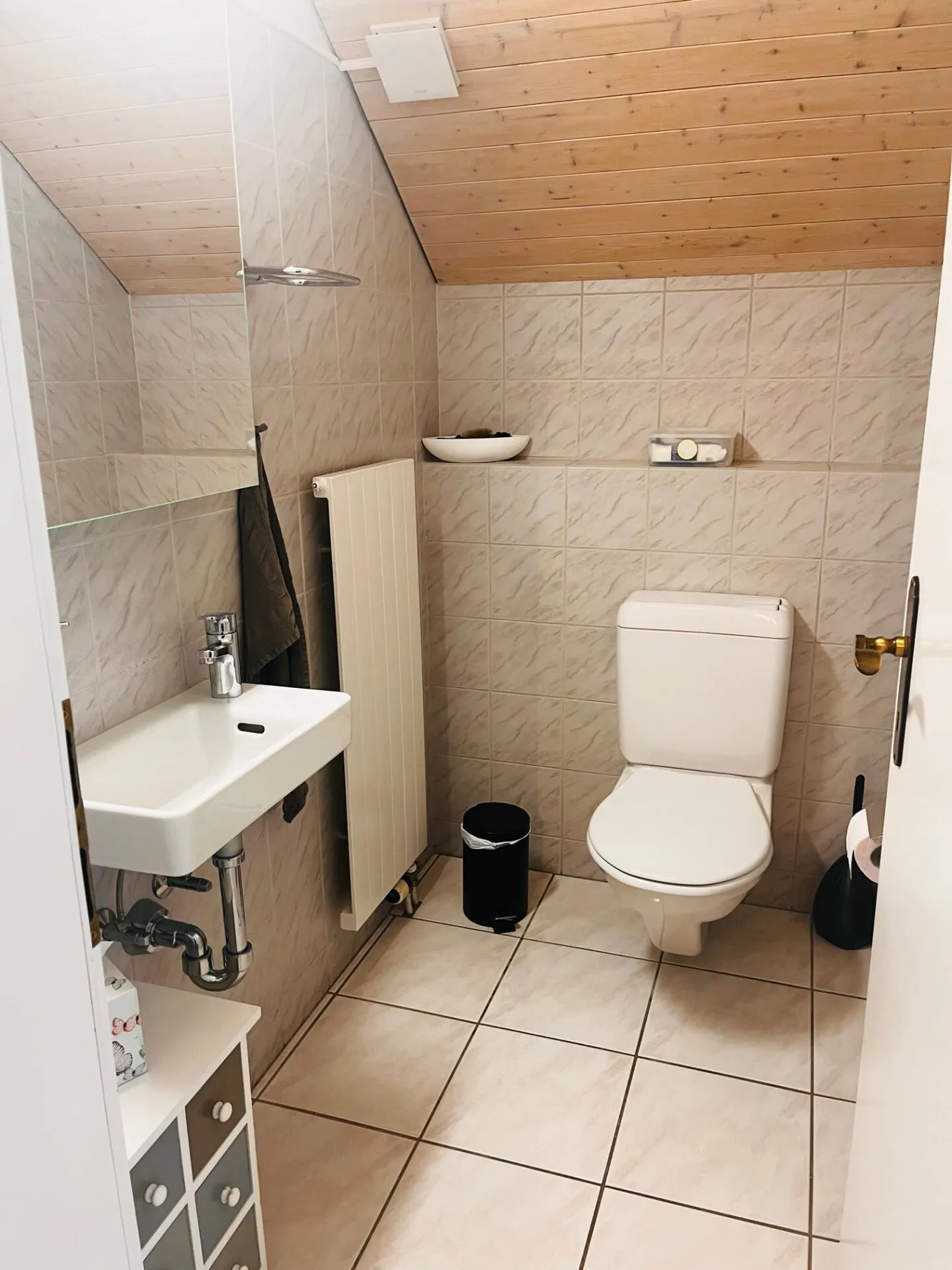 Charmante 4 1/2-Zimmer-Dachwohnung mit viel Cachet - Foto 4 di 9