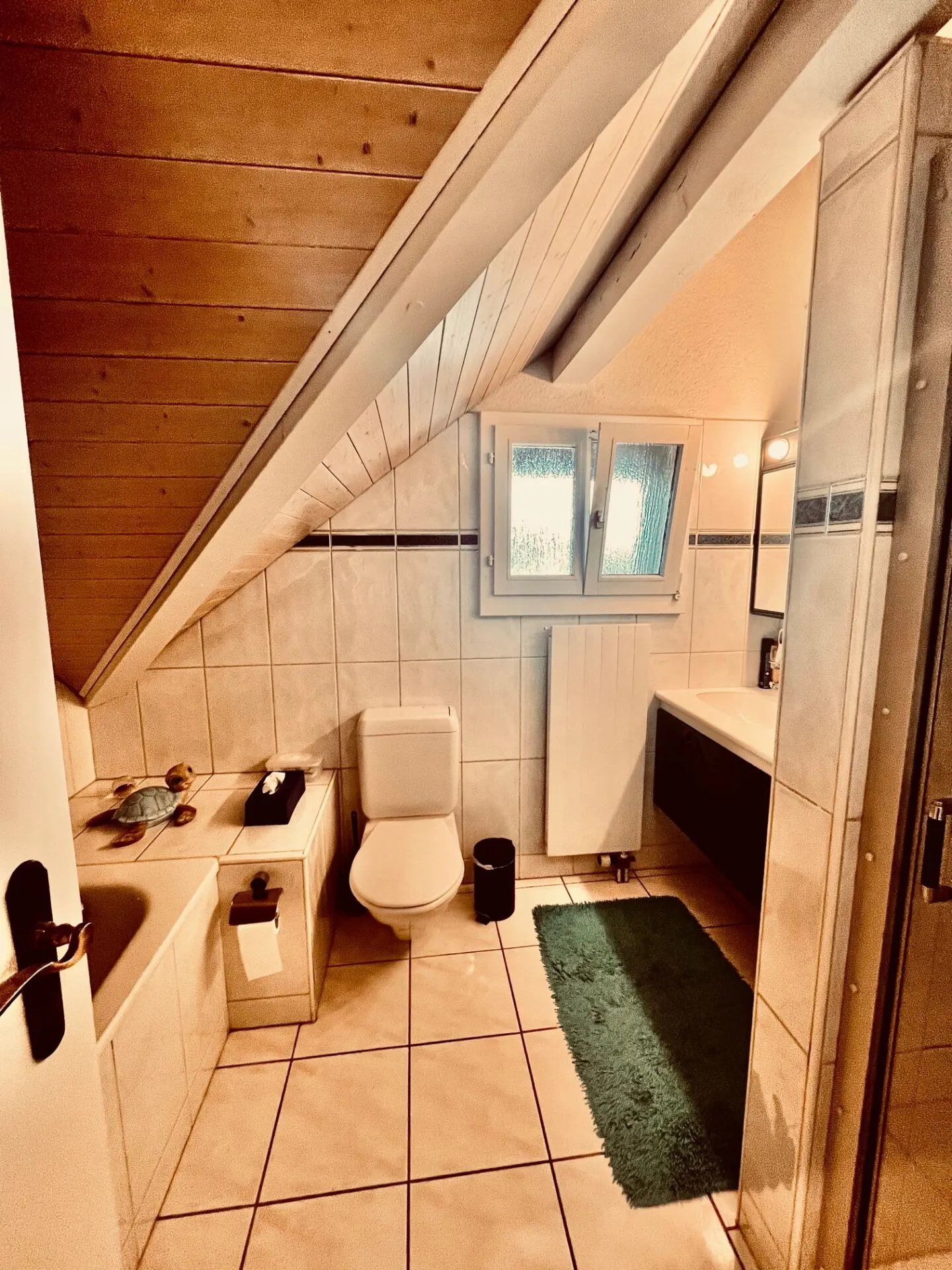 Charmante 4 1/2-Zimmer-Dachwohnung mit viel Cachet - Foto 5 di 9