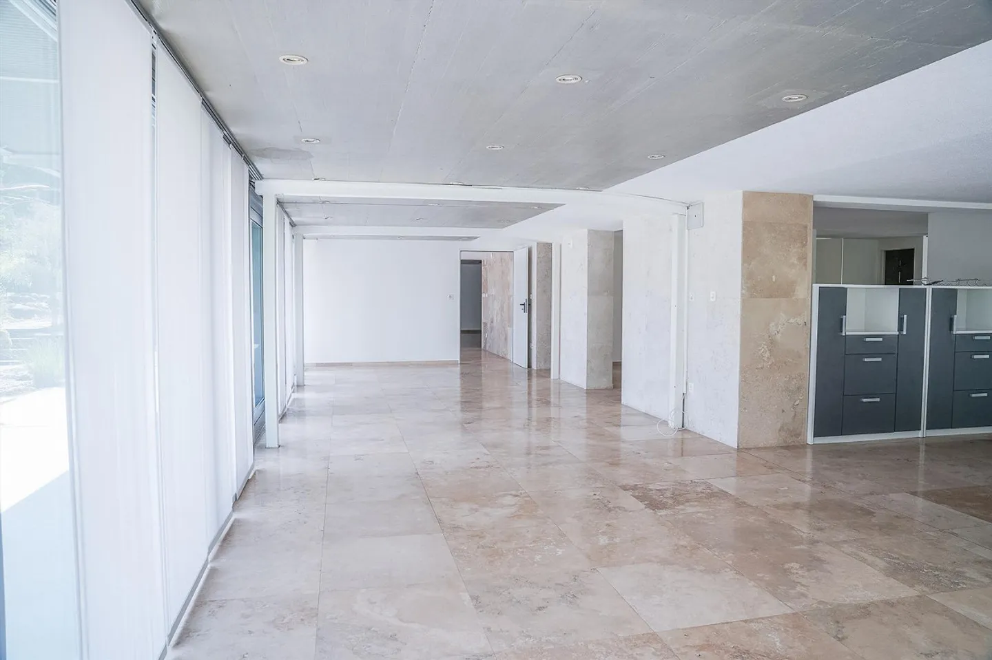 Appartamento luminoso in stile loft con 150 m² di superficie abitabile e terrazza a Bettlach - Foto 3 di 8