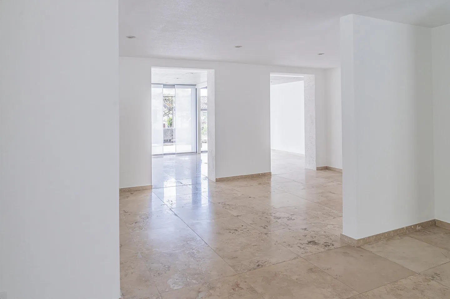 Appartamento luminoso in stile loft con 150 m² di superficie abitabile e terrazza a Bettlach - Foto 4 di 8
