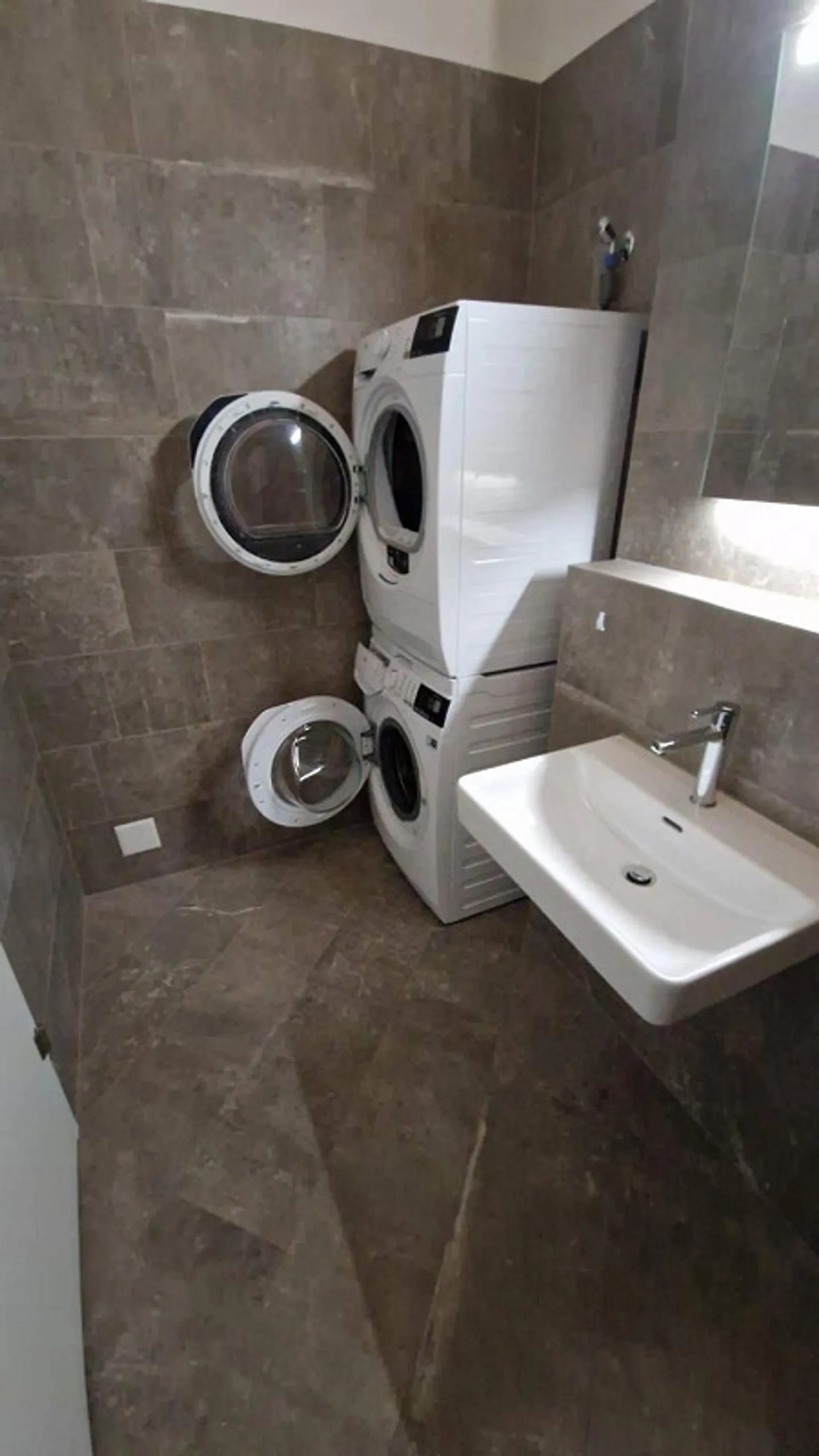 Primary Residence Apartment - Modern, Comfortable and Barrier-Free - Photo 18 of 24