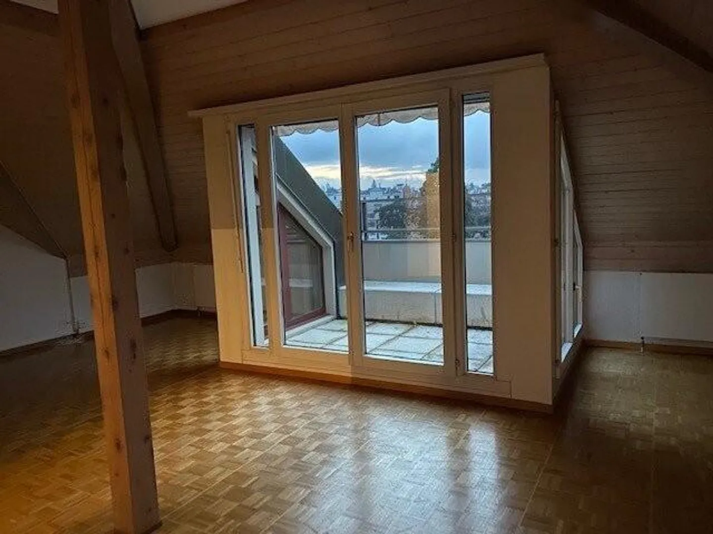 Charmant Appartement Sous Les Toits à Genève - Photo 3 sur 7