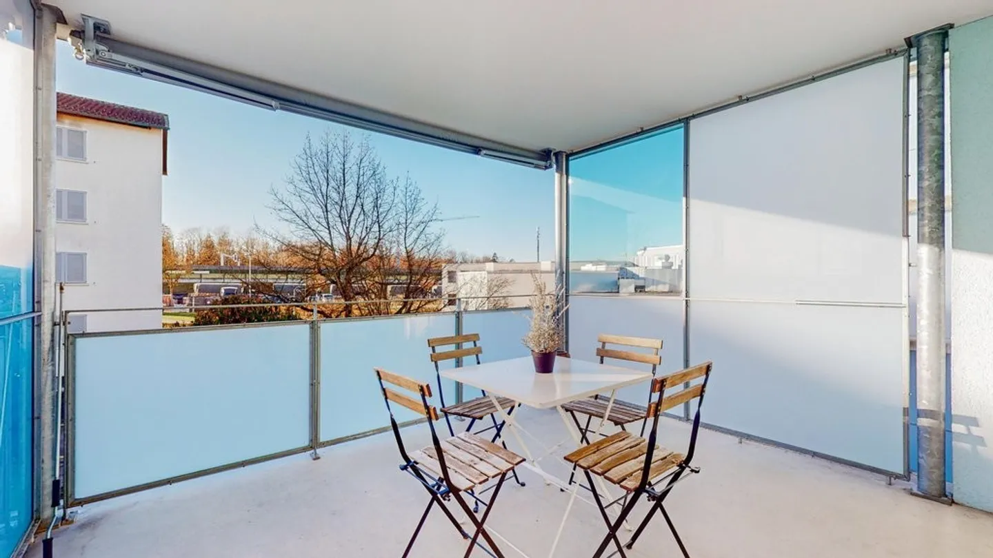 Cozy 3-Room Apartment with Balcony - Photo 3 of 9