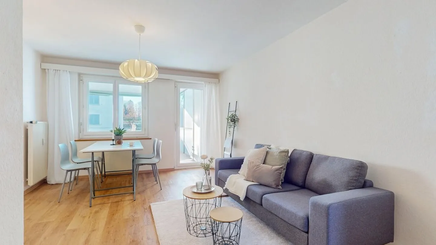 Cozy 3-Room Apartment with Balcony - Photo 6 of 9