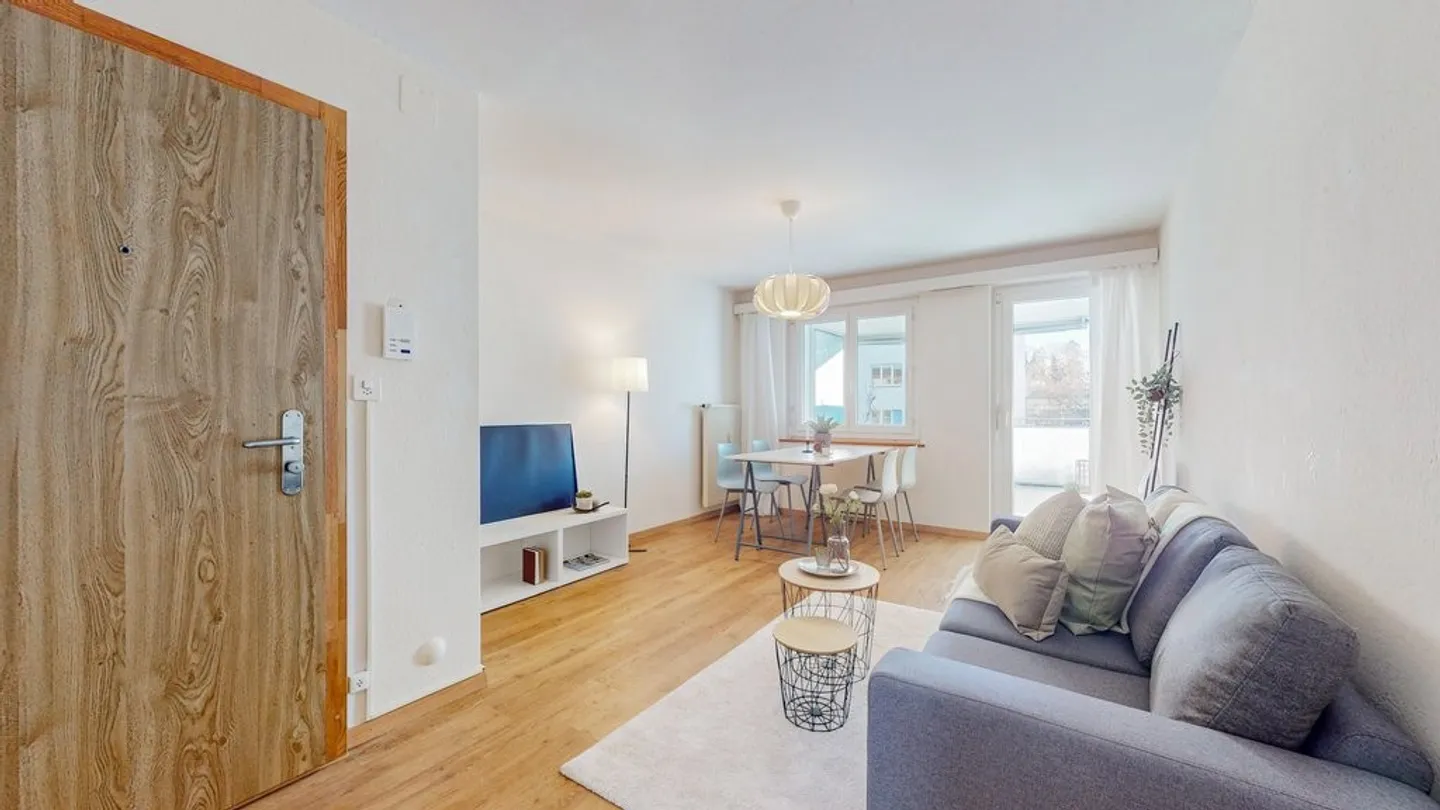 Cozy 3-Room Apartment with Balcony - Photo 7 of 9