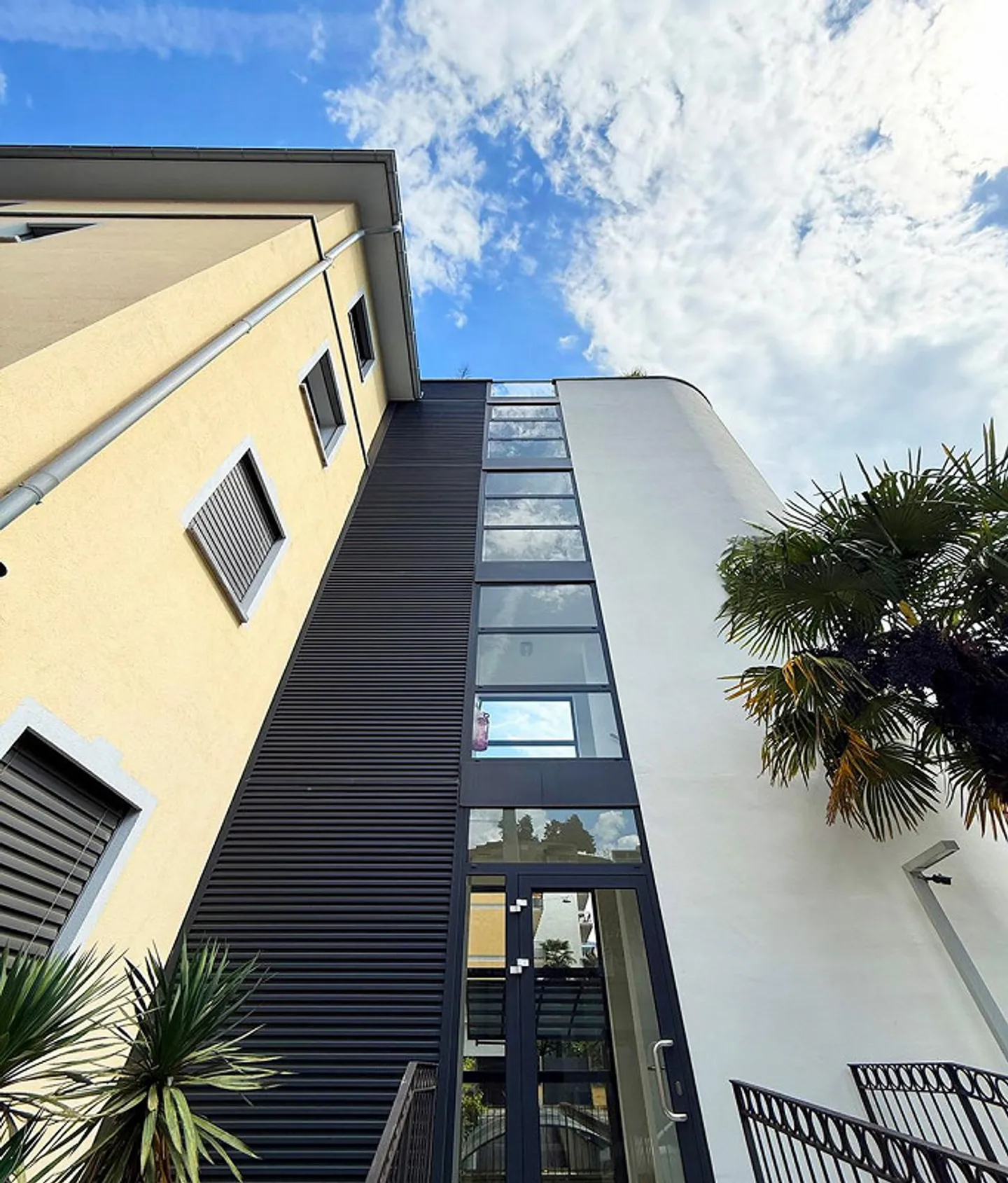 Charming Building with 4 Apartments in the Center of Lugano - Photo 1 of 21