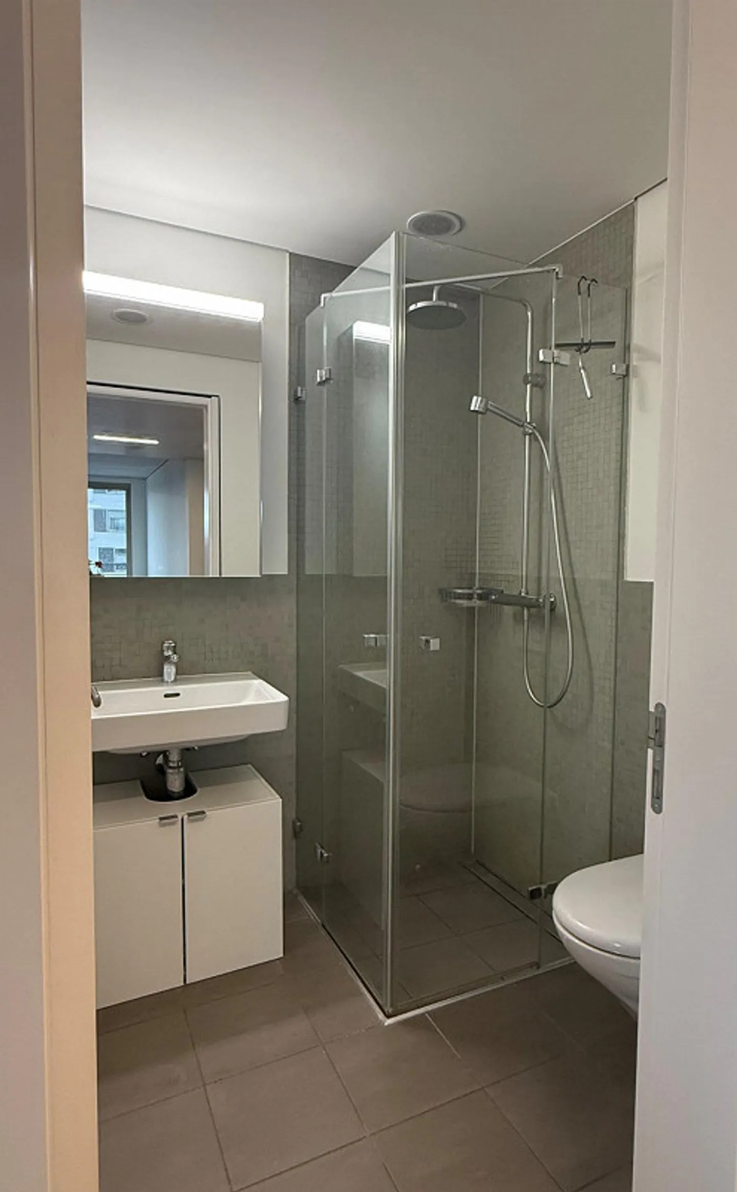 Appartamento moderno di 3,5 stanze al 18° piano con vista mozzafiato - Foto 5 di 8