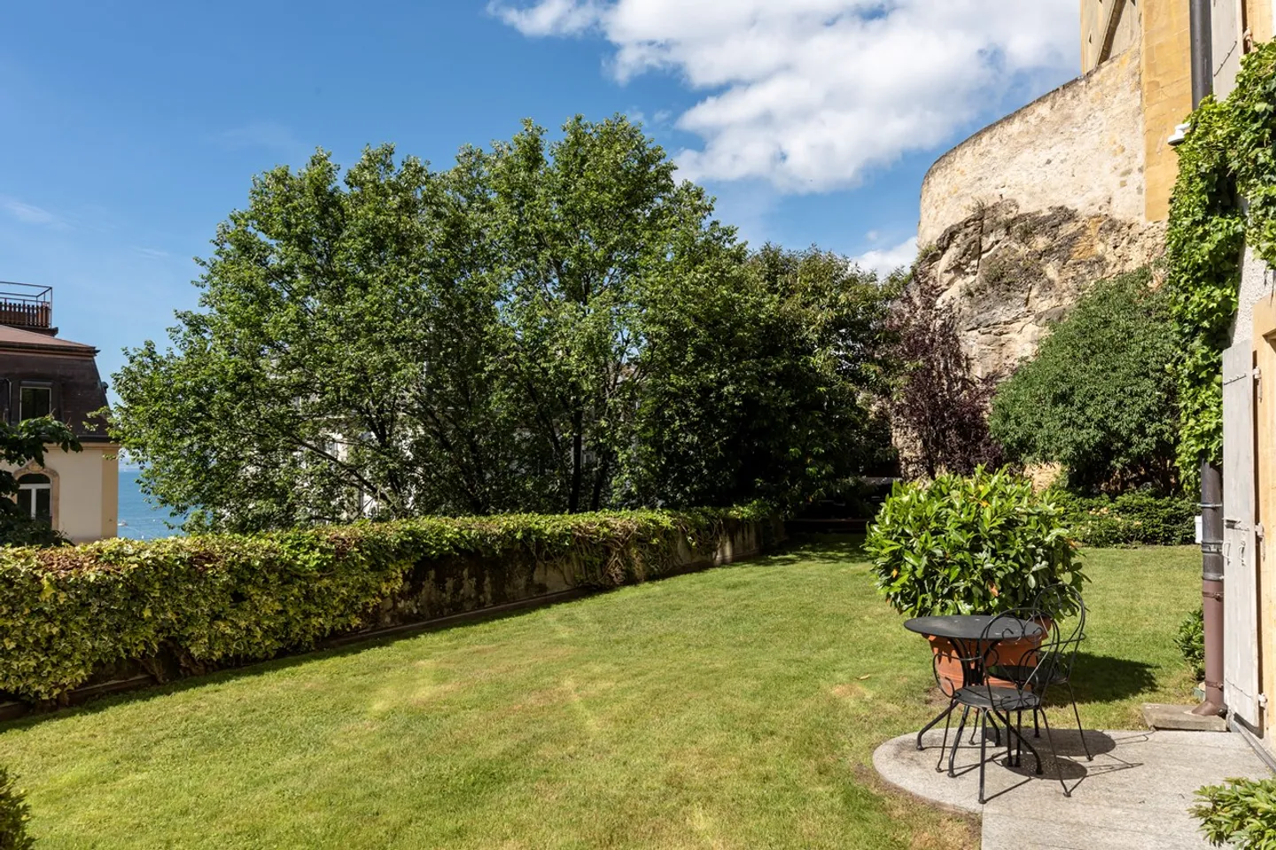 Élégance et caractère au coeur de la vieille ville - Photo 5 sur 13