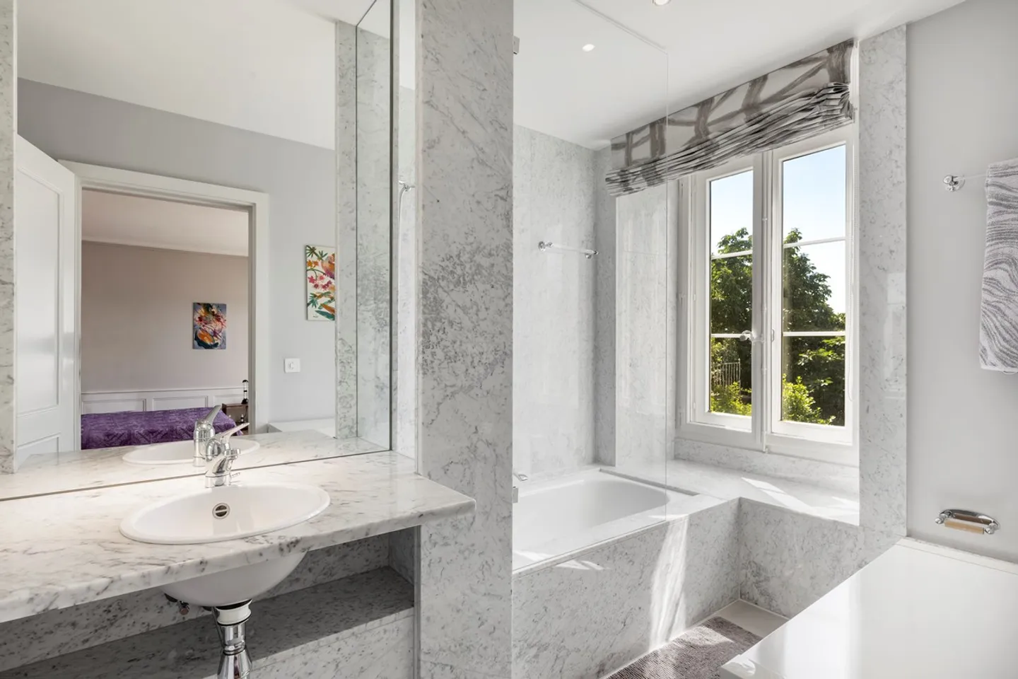 Élégance et caractère au coeur de la vieille ville - Photo 9 sur 13