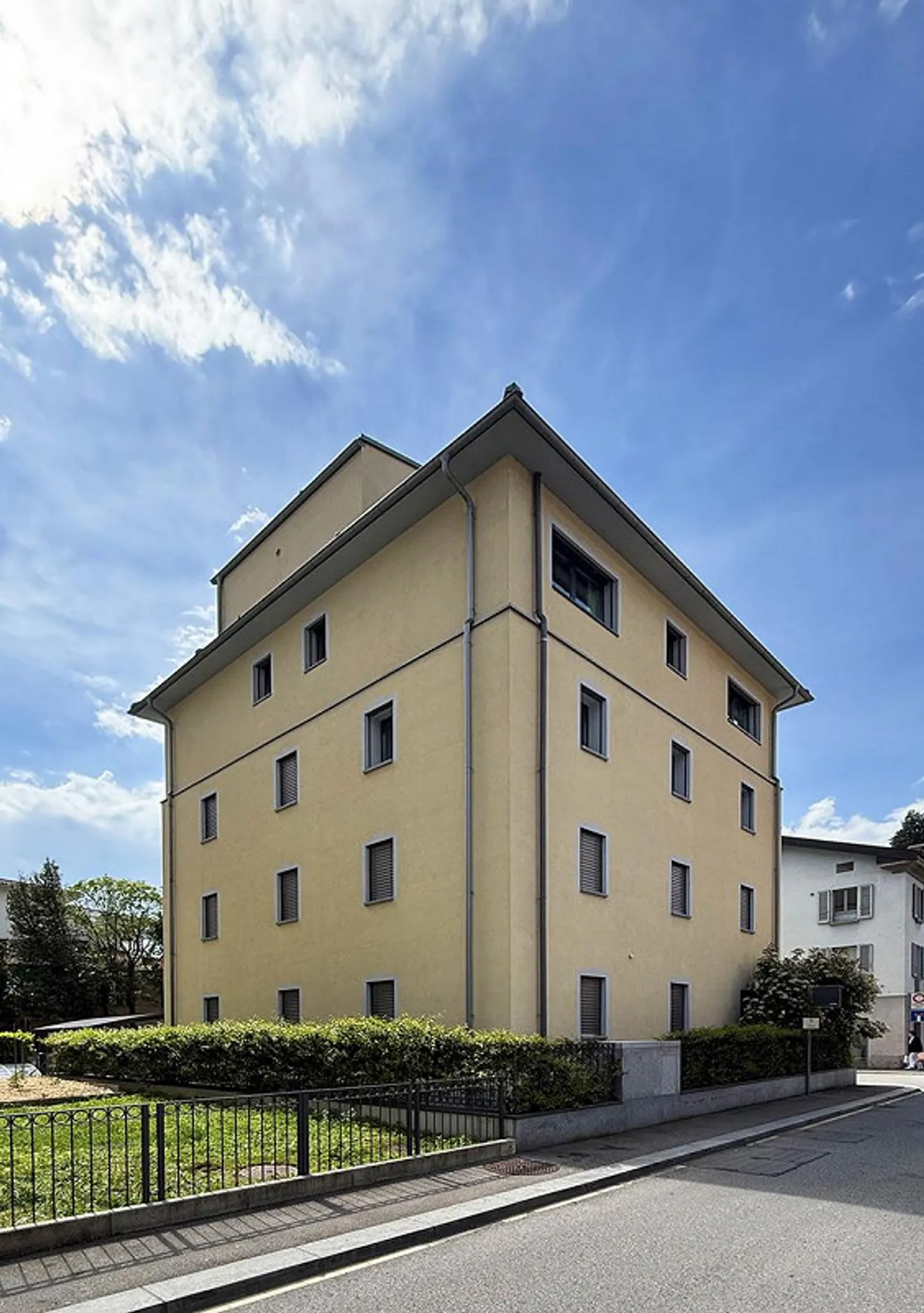 Charming Building with 4 Apartments in the Center of Lugano - Photo 6 of 21