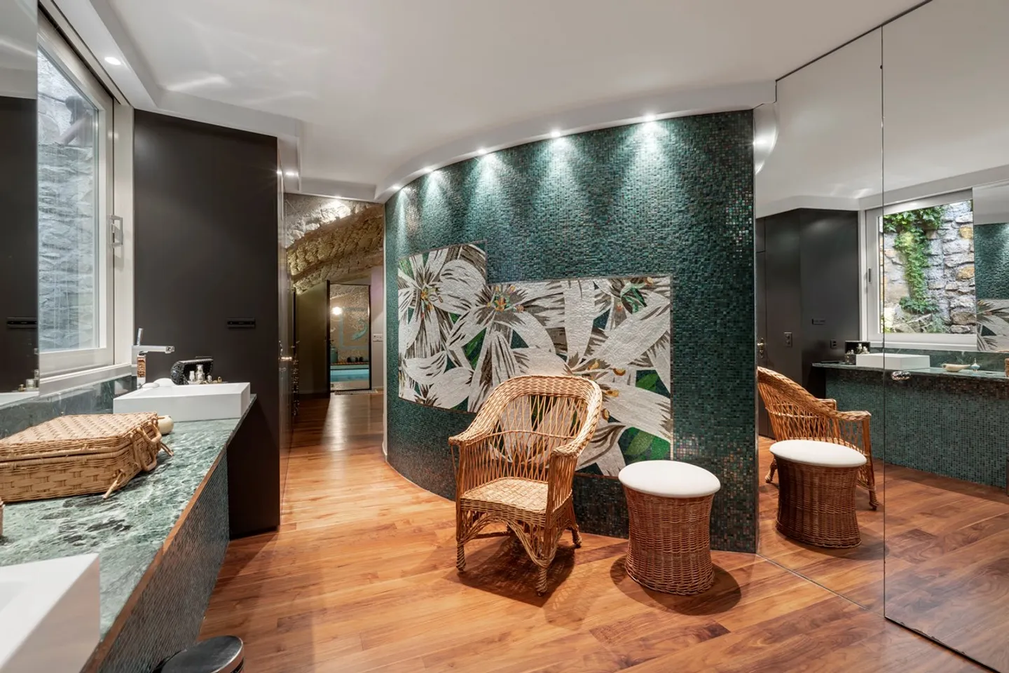 Élégance et caractère au coeur de la vieille ville - Photo 12 sur 13