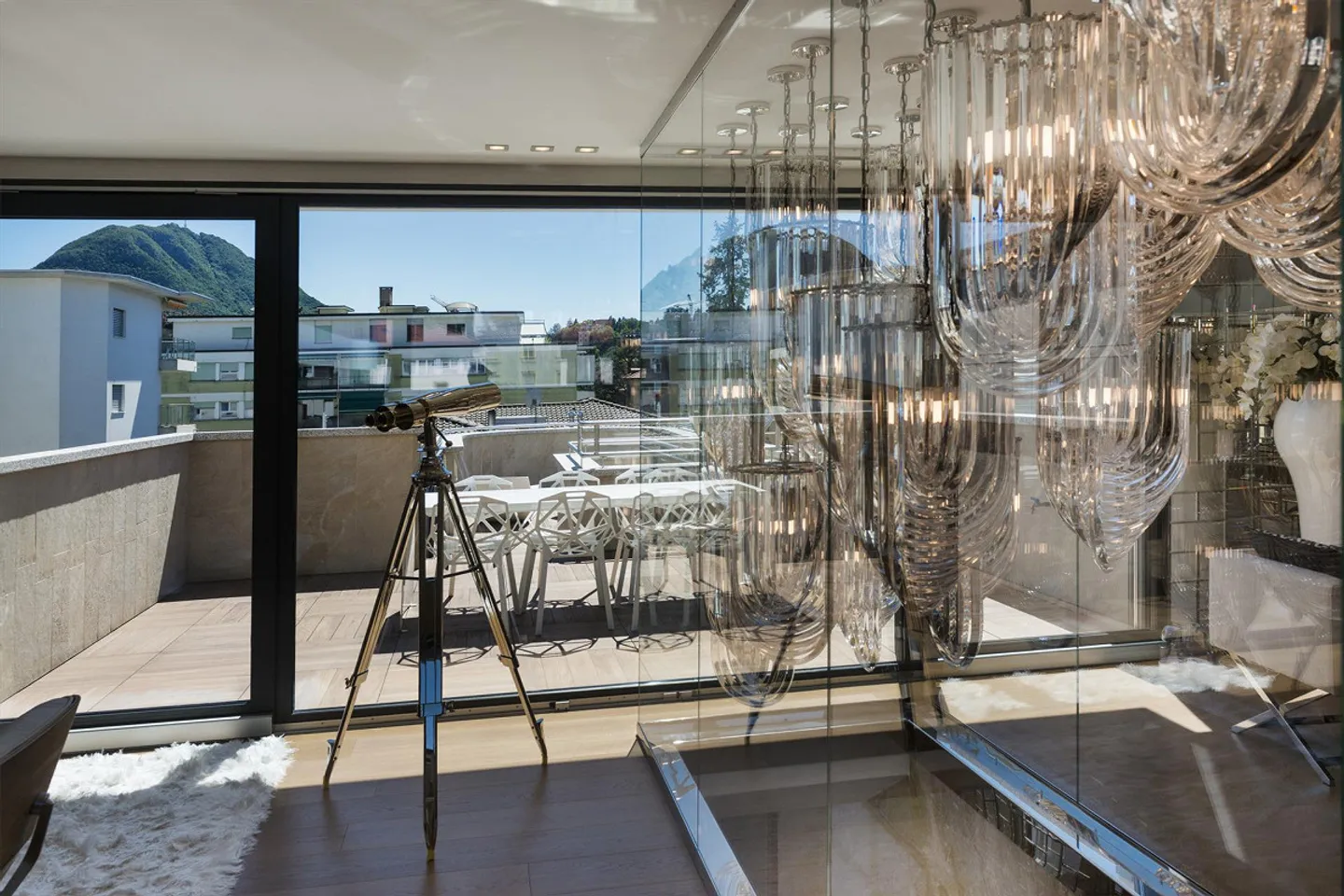 Charming Building with 4 Apartments in the Center of Lugano - Photo 3 of 21