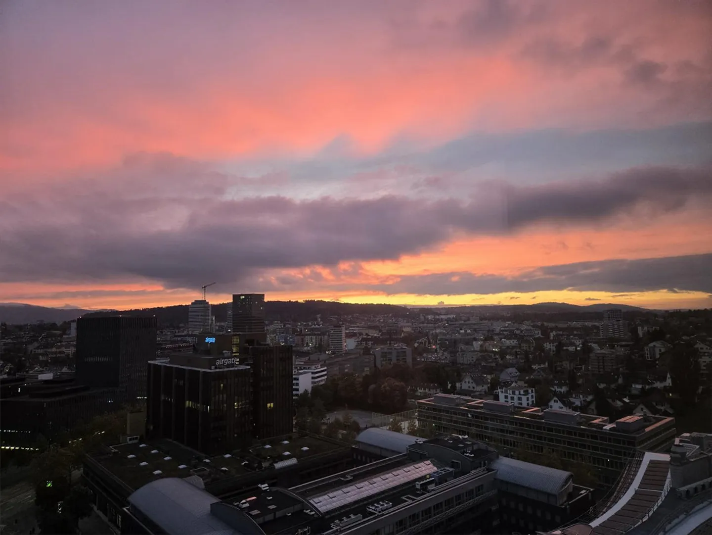 Appartamento moderno di 3,5 stanze al 18° piano con vista mozzafiato - Foto 7 di 8