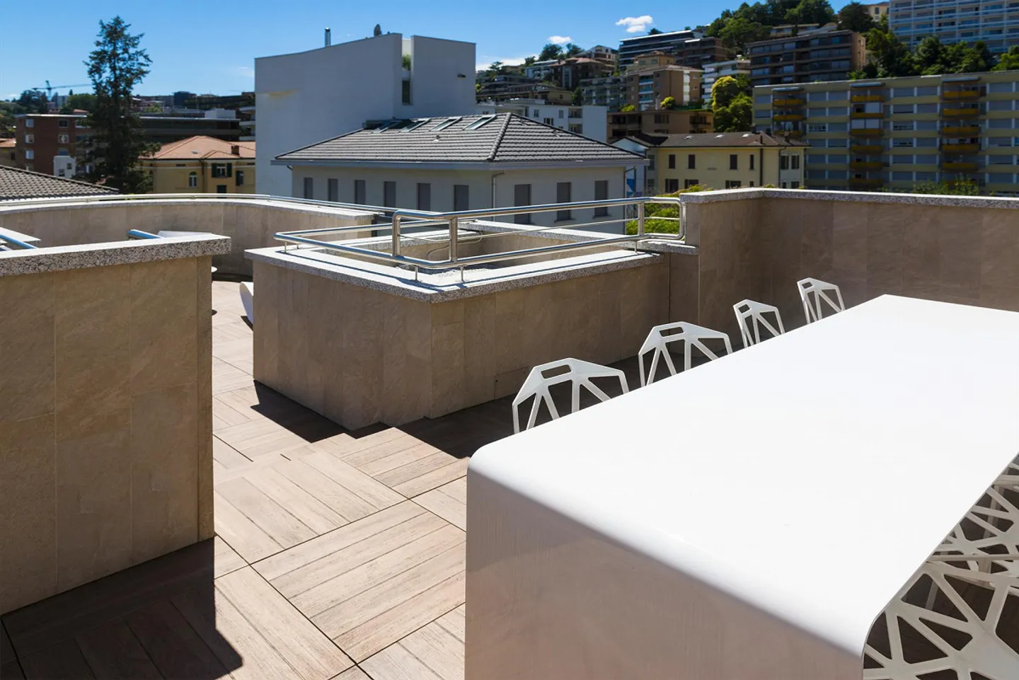 Charming Building with 4 Apartments in the Center of Lugano - Photo 4 of 21