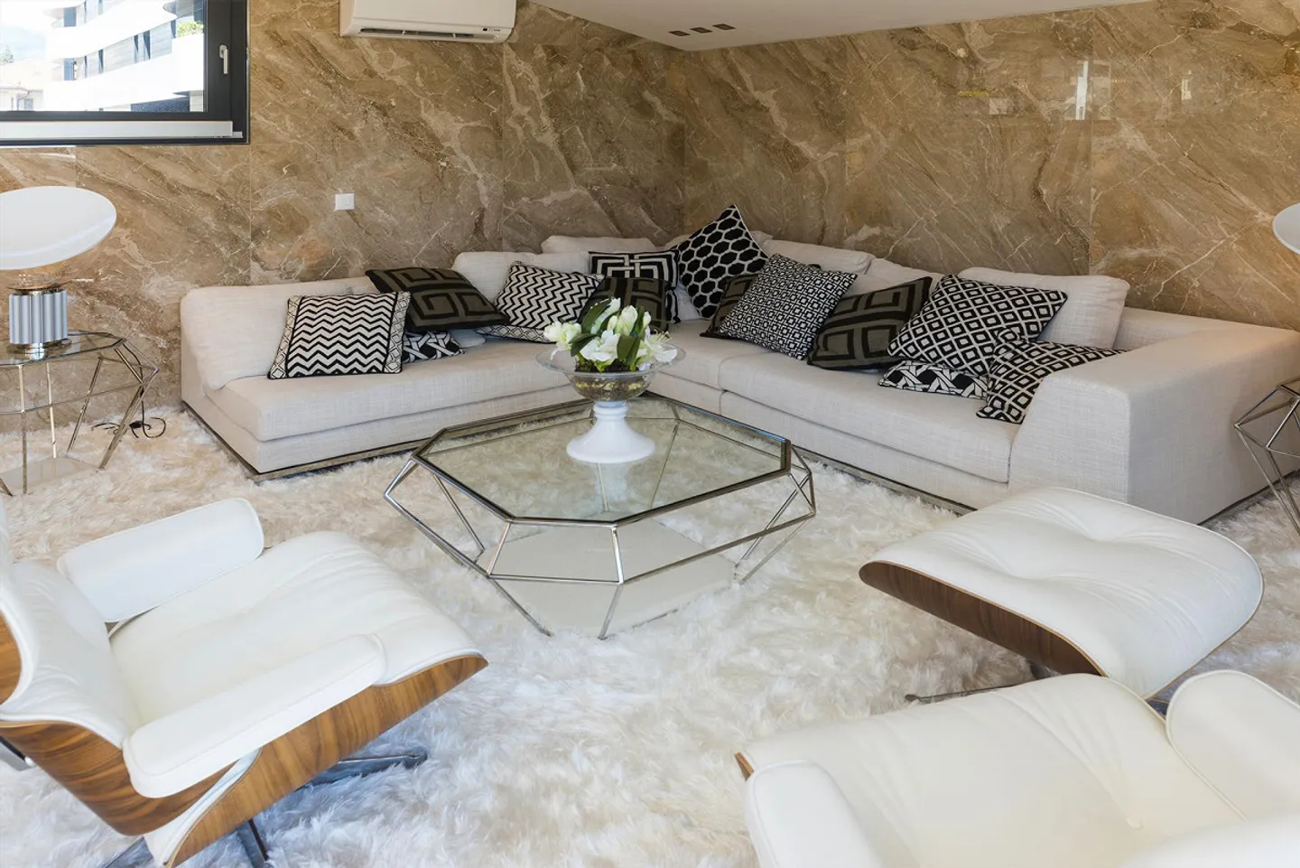 Charming Building with 4 Apartments in the Center of Lugano - Photo 8 of 21