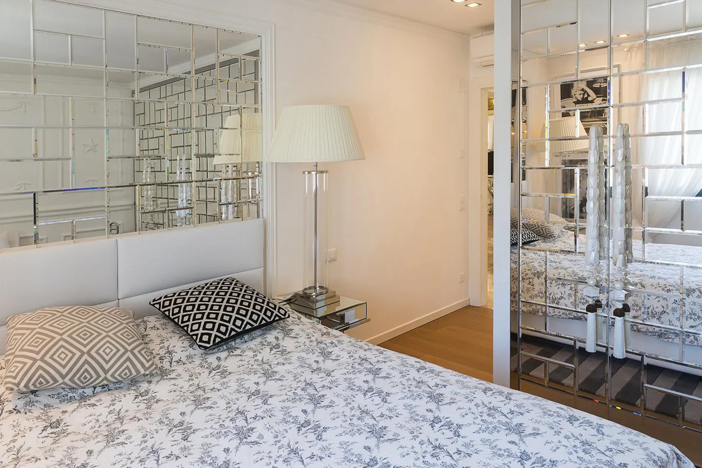 Charming Building with 4 Apartments in the Center of Lugano - Photo 11 of 21