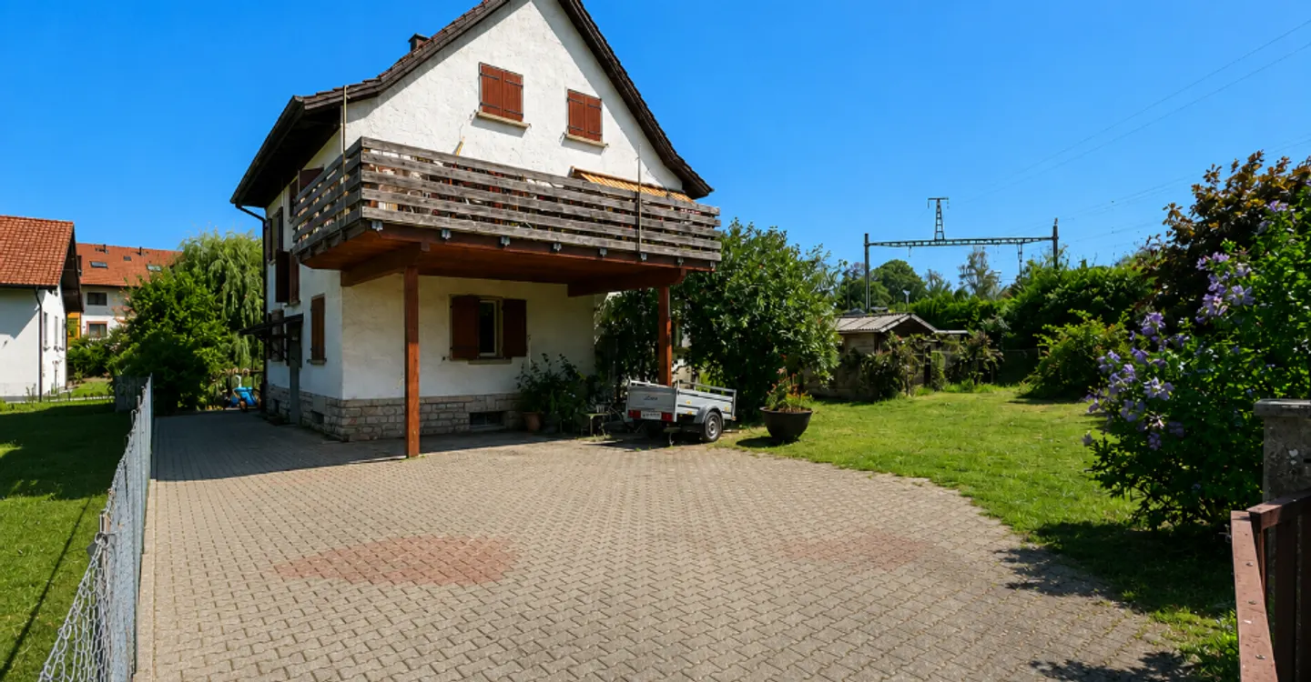 8-Zimmer-Haus - Foto 1 von 12
