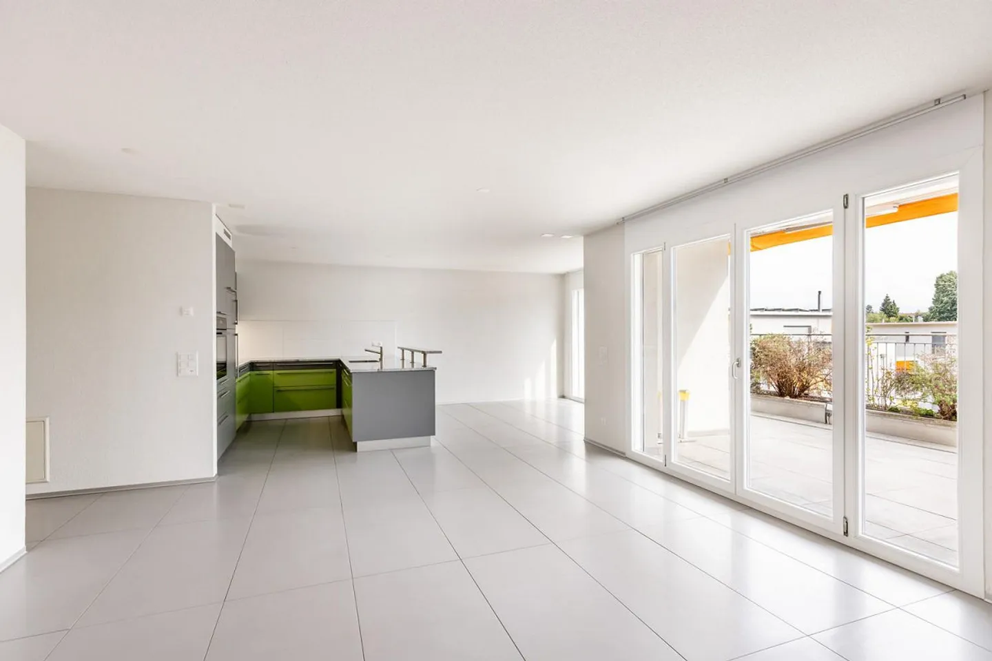 Appartement en attique de 5,5 pièces à Boll - Photo 3 sur 13