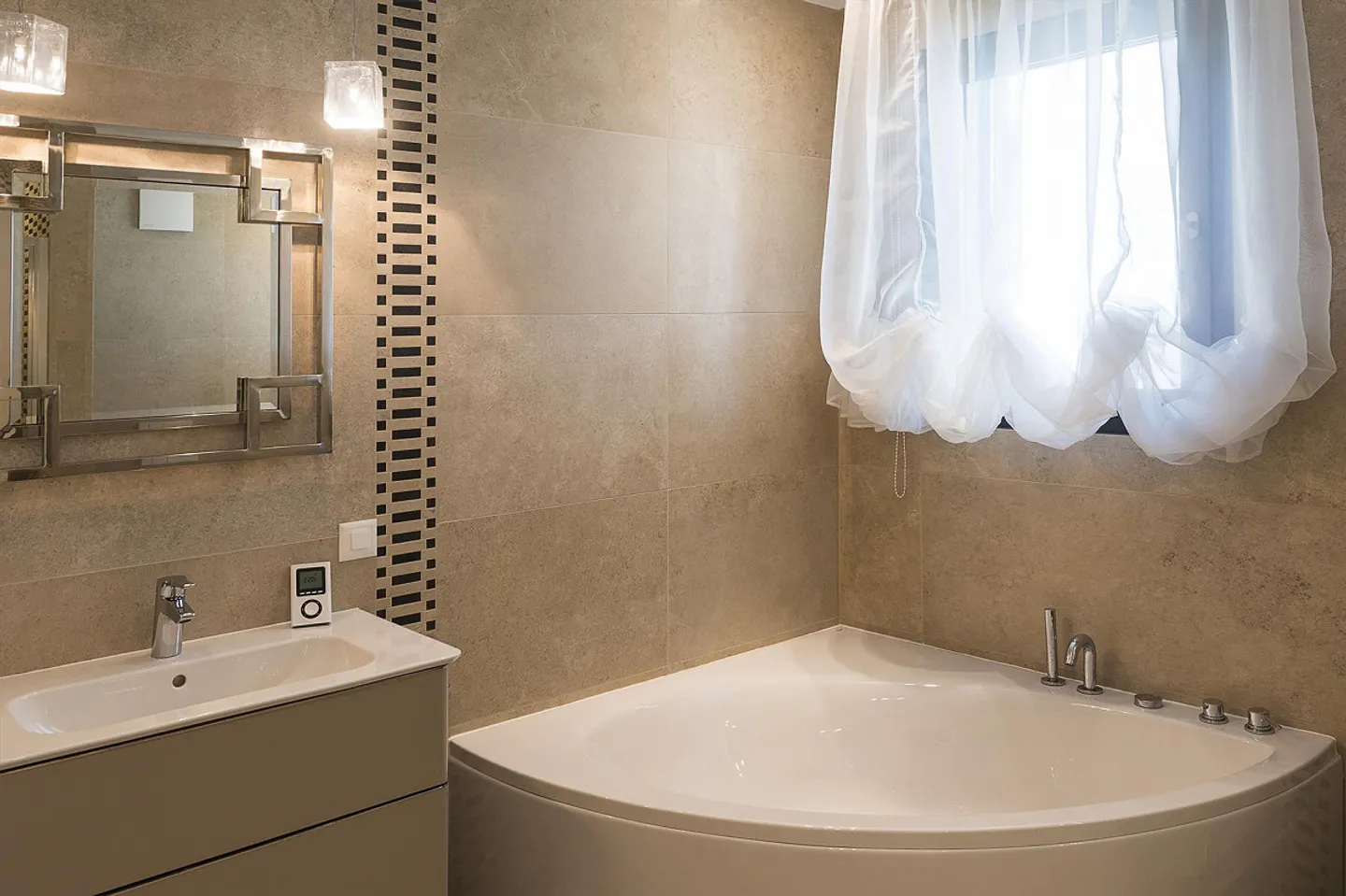 Charming Building with 4 Apartments in the Center of Lugano - Photo 15 of 21