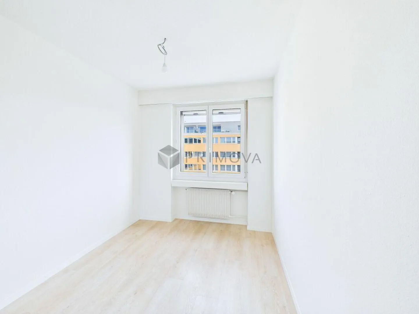 Penthouse Feel: Modern Apartment Newly Renovated - Photo 7 of 8