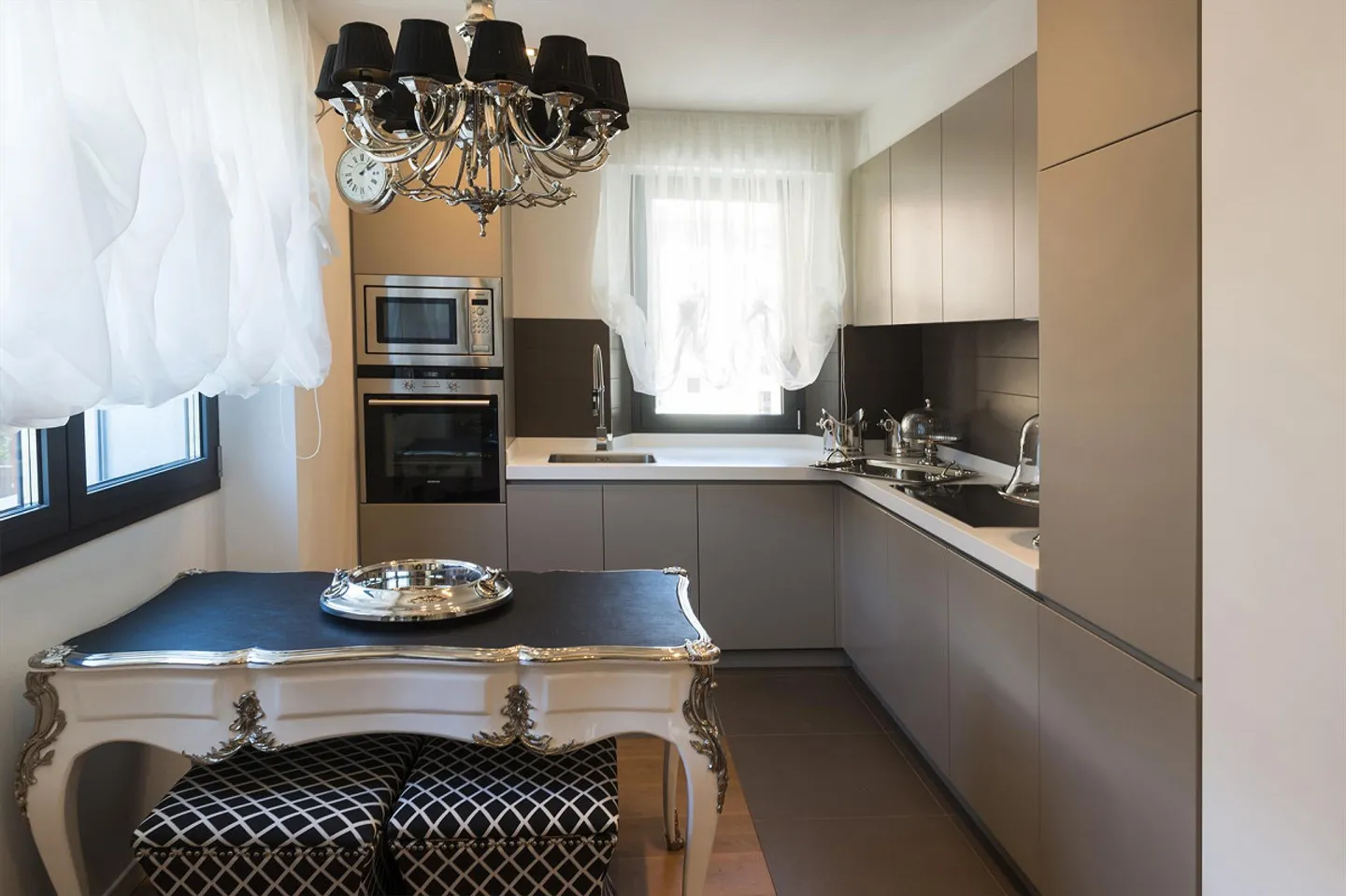 Charming Building with 4 Apartments in the Center of Lugano - Photo 13 of 21