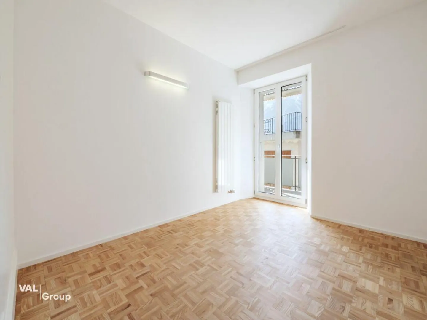Charming Renovated Apartment - Photo 7 of 16
