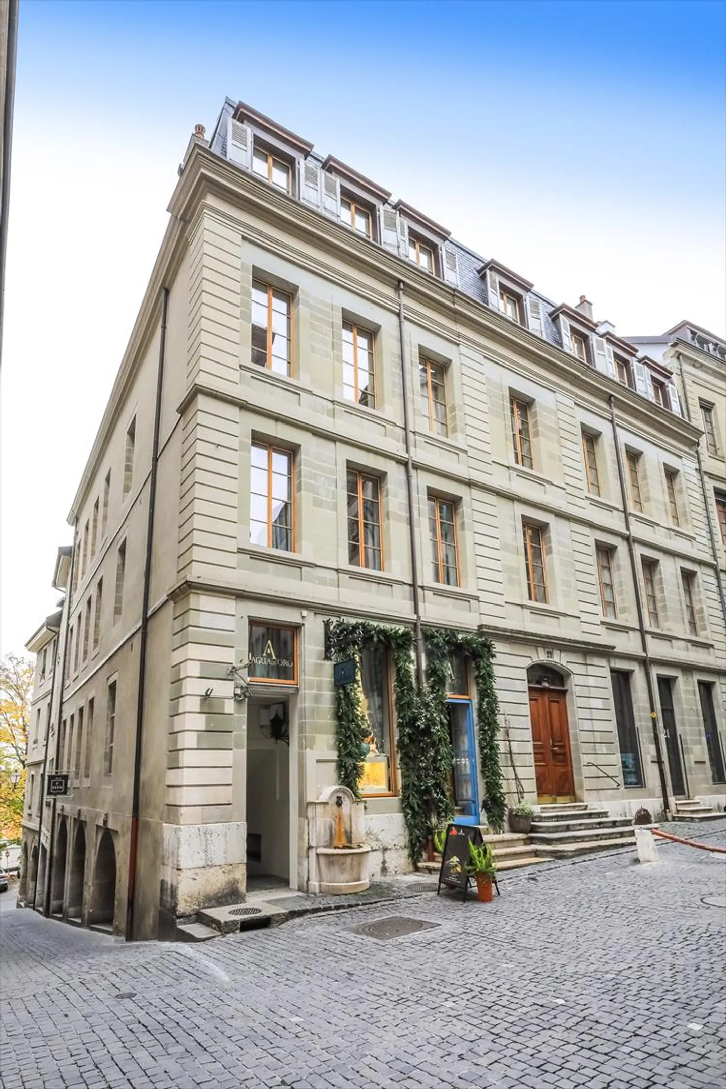 Gewerbliche Räumlichkeiten in der Altstadt von Genf - Foto 1 von 11