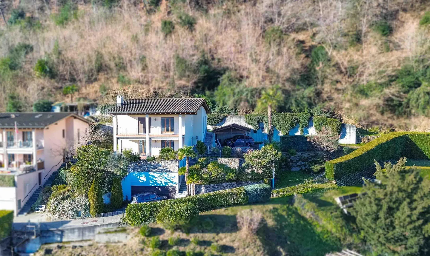 «Casa con giardino e area boschiva ad Agno» - Foto 1 di 9