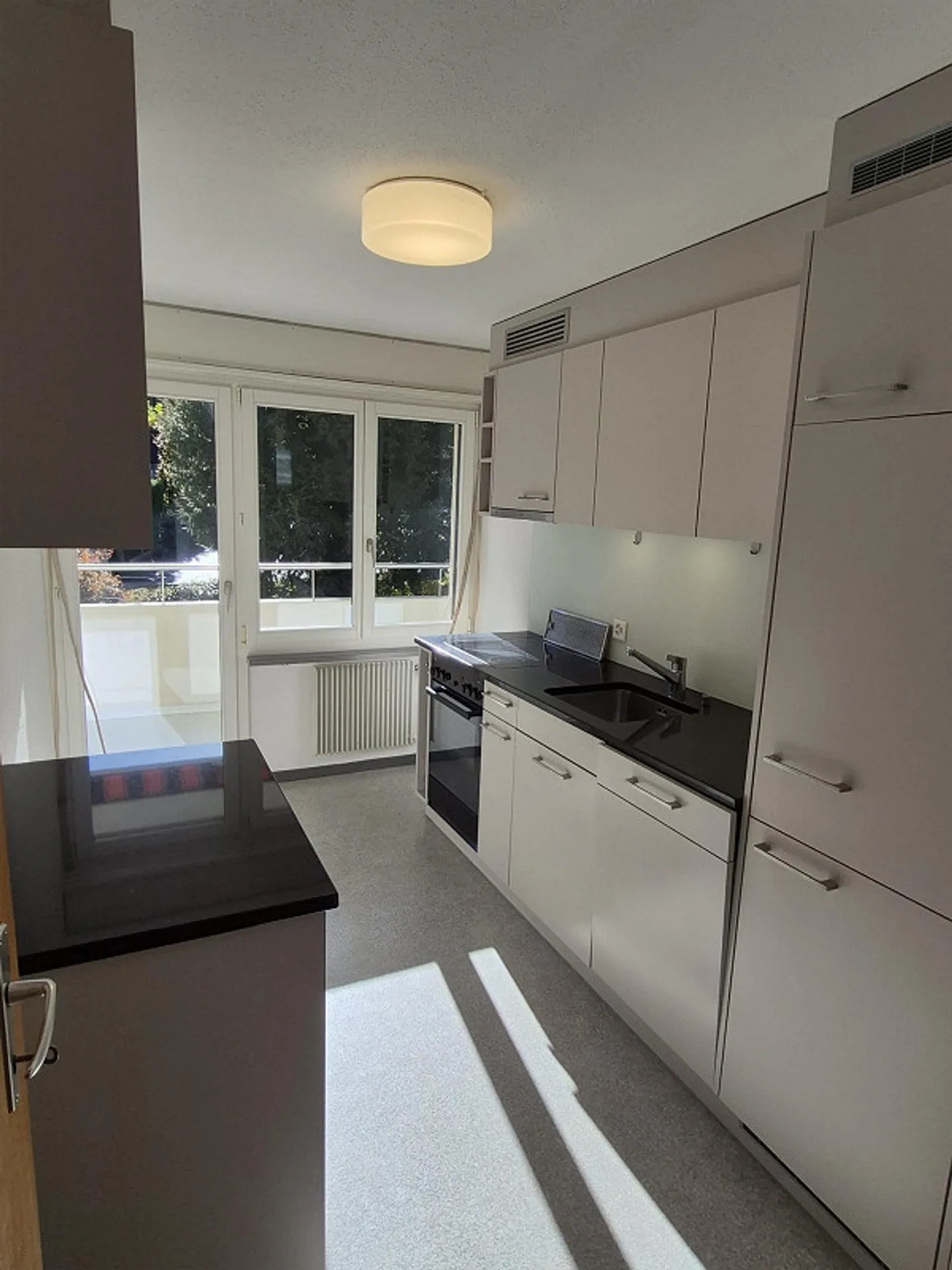 2 Room Apartment with Modern Fitted Kitchen - Photo 2 of 7