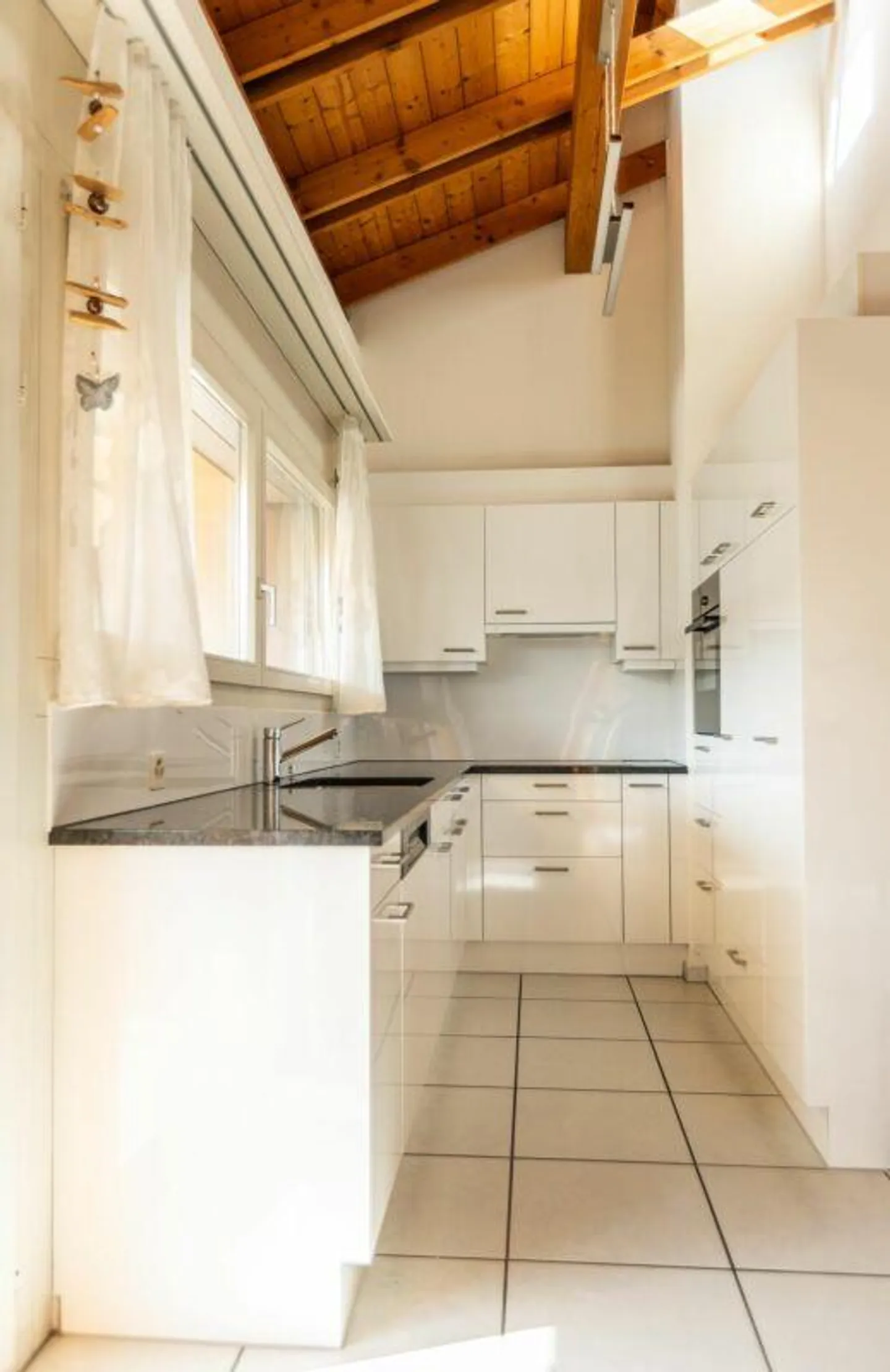 4.5 Rooms - Hobby Room - Private Laundry Room - Photo 5 of 14
