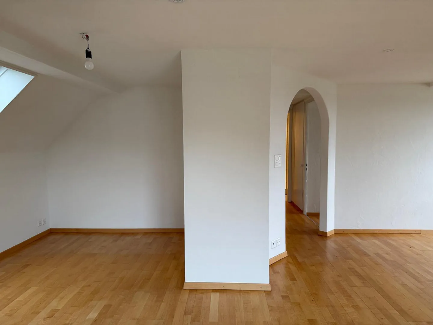 Charmante appartement de 2,5 pièces avec vue sur les montagnes - Photo 2 sur 12