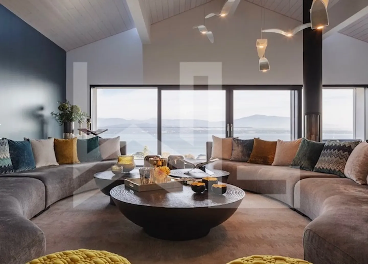 Luxury Chalet with Lake View - Photo 2 of 8