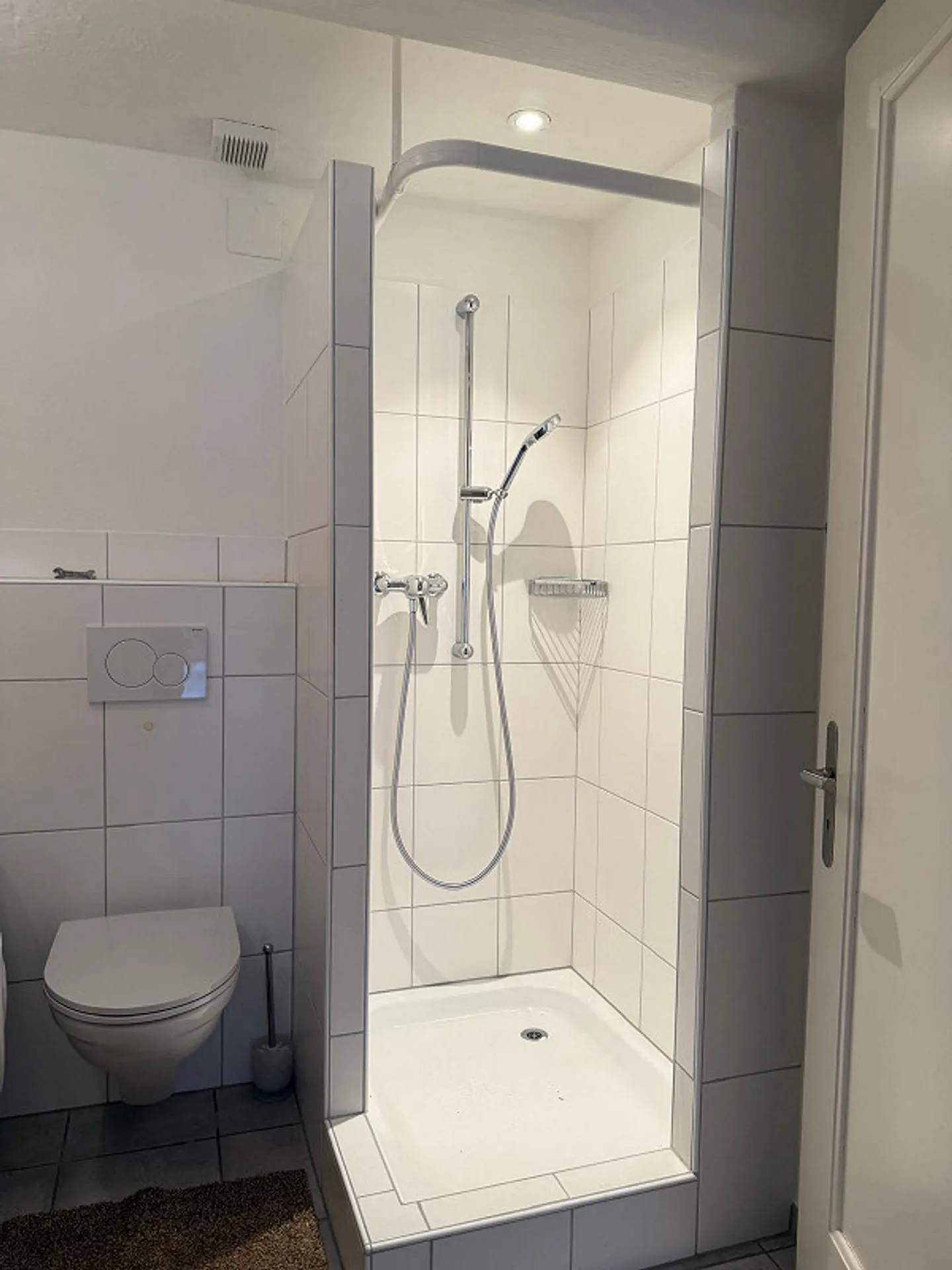 Charmante appartement de 2,5 pièces avec vue sur les montagnes - Photo 9 sur 12