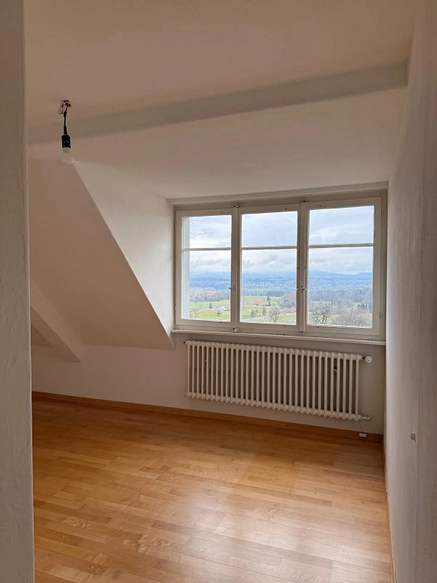 Charmante appartement de 2,5 pièces avec vue sur les montagnes - Photo 6 sur 12