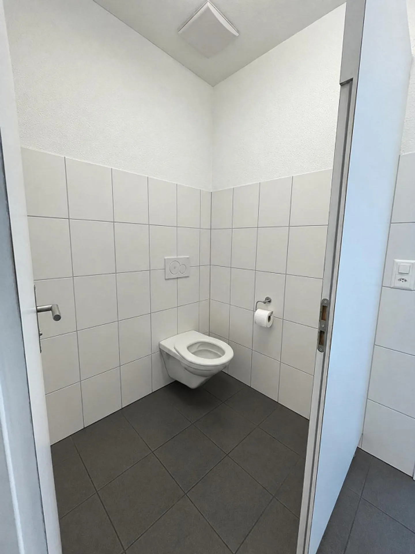 Versatile commercial space in the most central location in Sargans - Photo 8 of 8