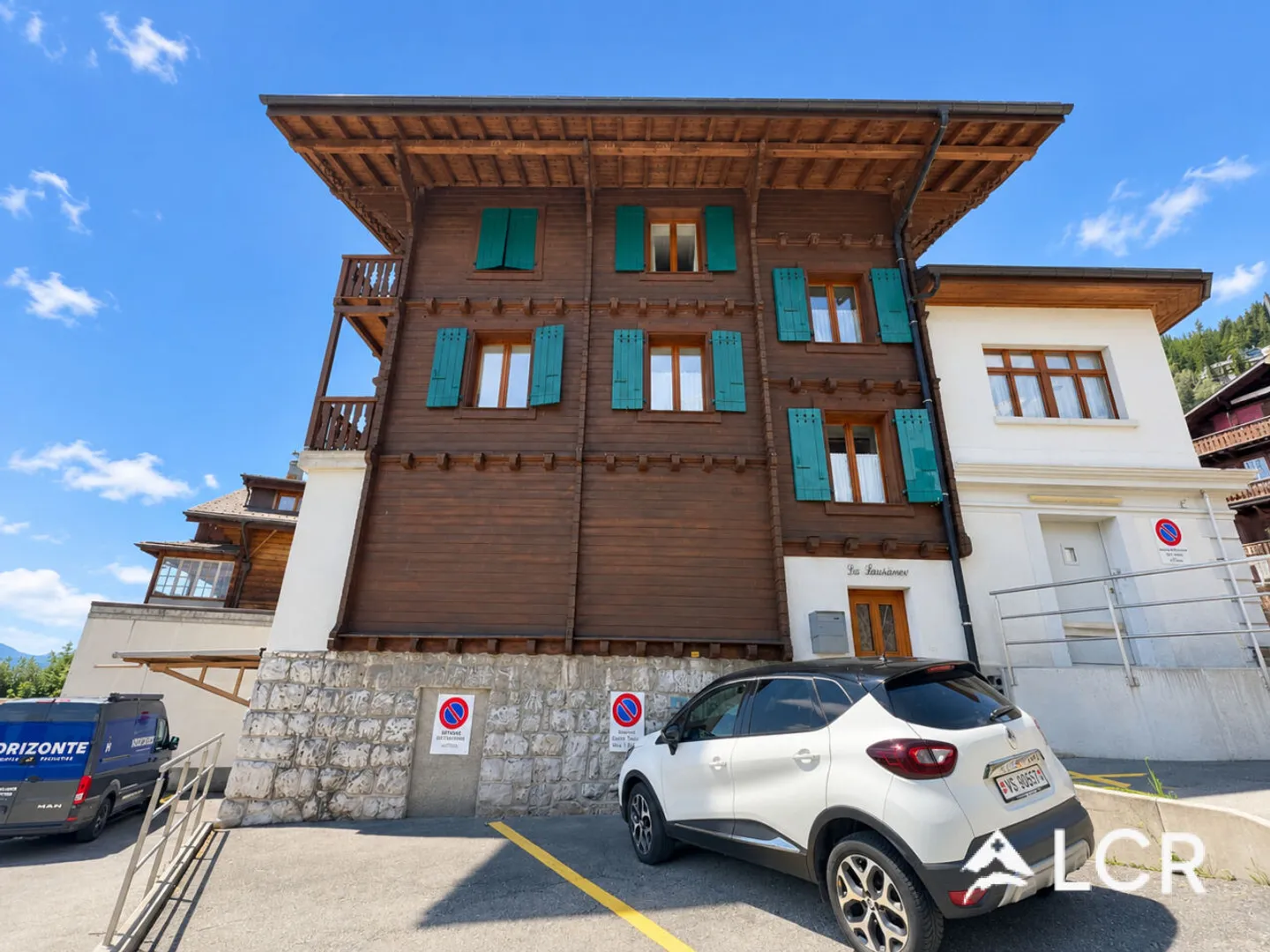 Beautiful building / 2 apartments and 2 shops / yield - Photo 6 of 13