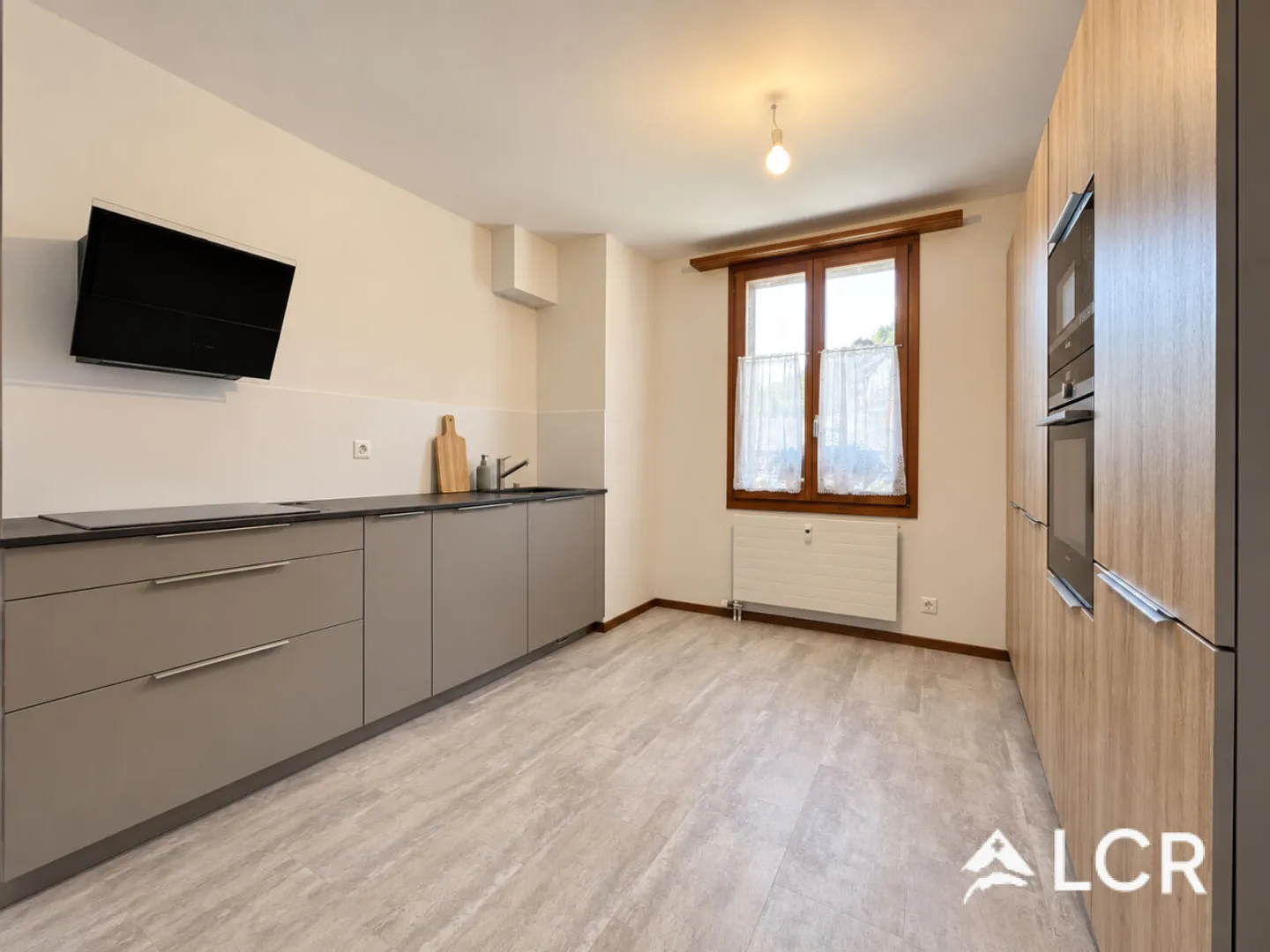 Beautiful building / 2 apartments and 2 shops / yield - Photo 11 of 13