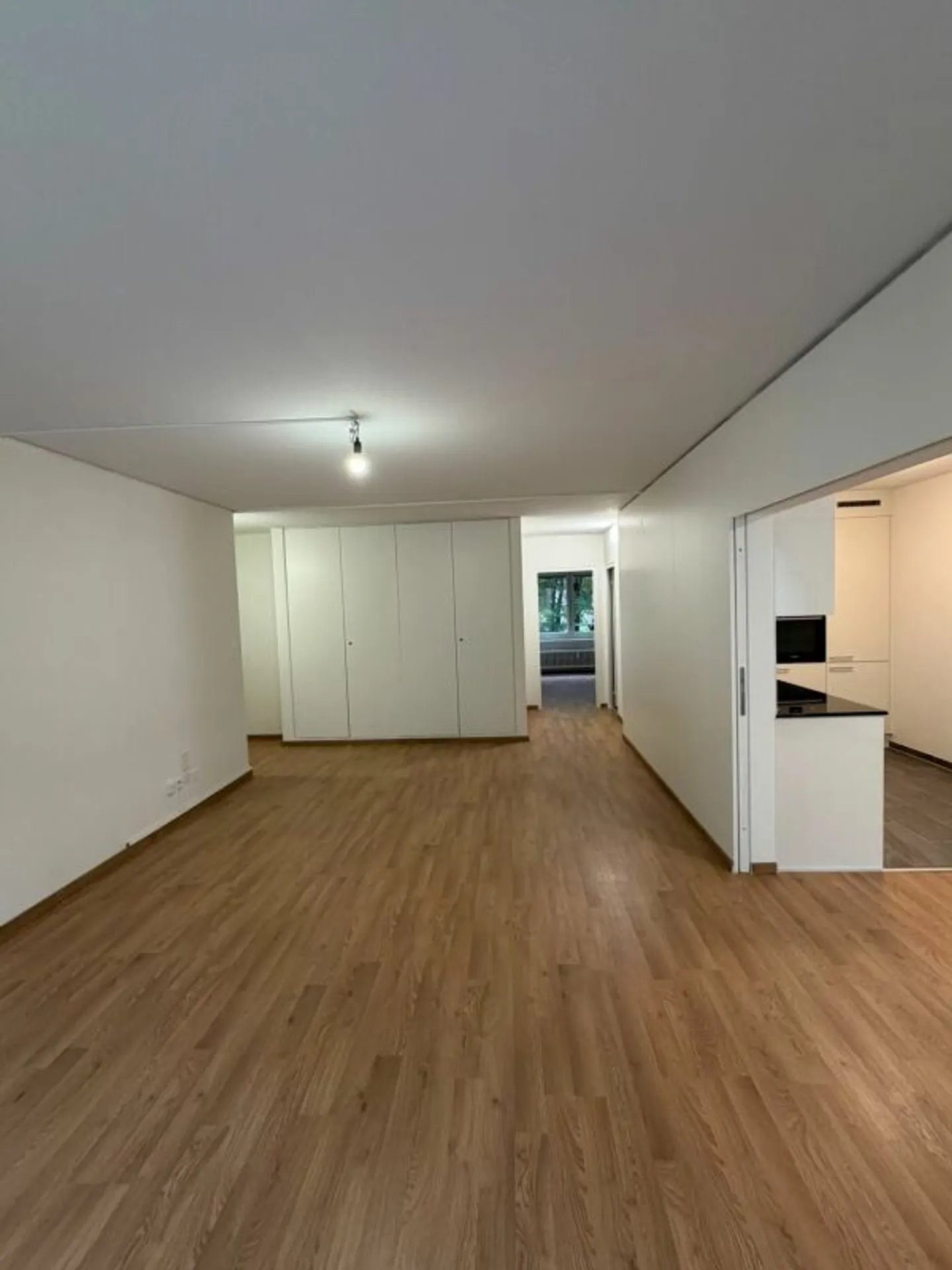 Grand et moderne appartement de 2,5 pièces à louer maintenant ! - Photo 2 sur 7