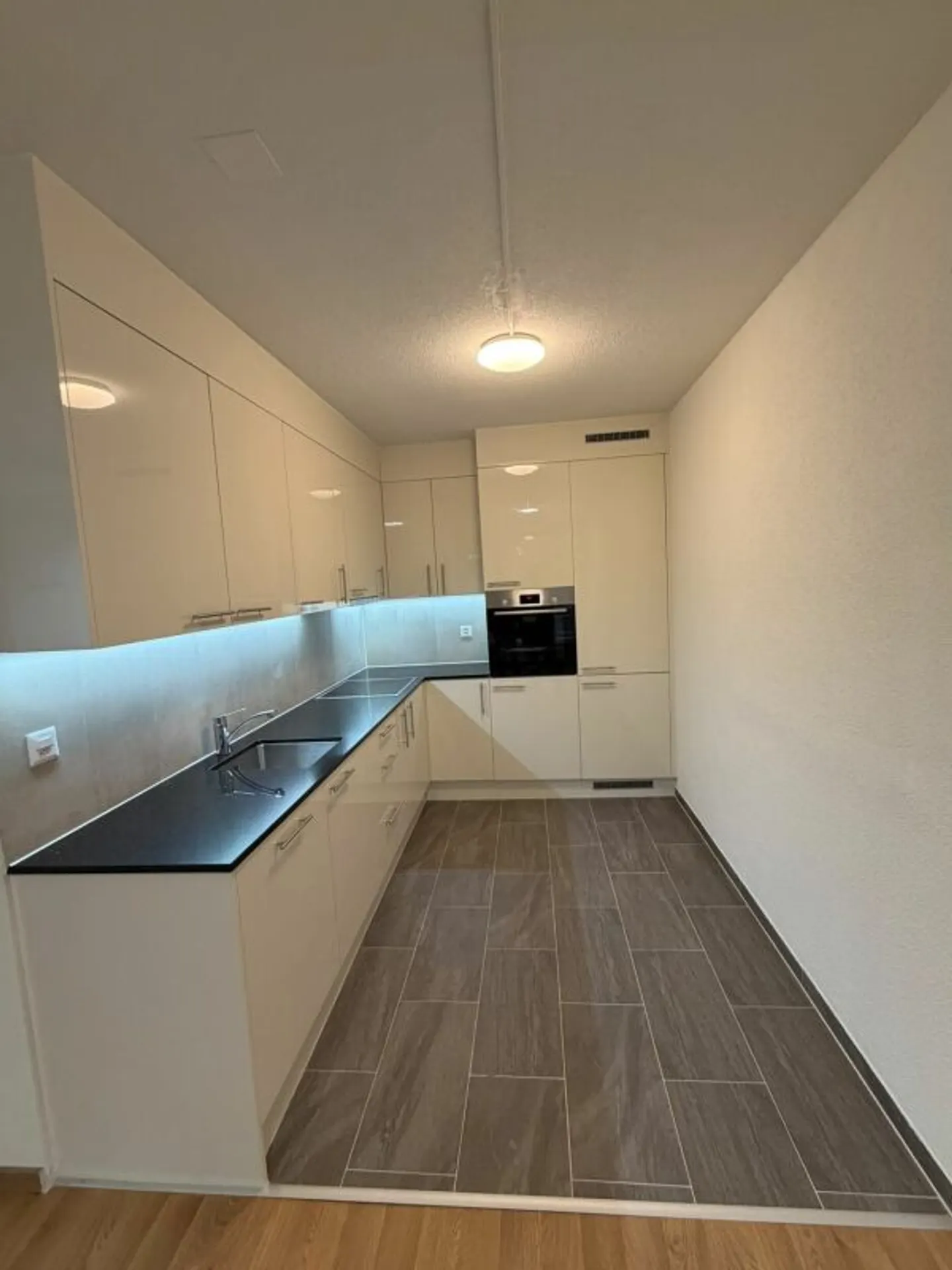 Grand et moderne appartement de 2,5 pièces à louer maintenant ! - Photo 4 sur 7