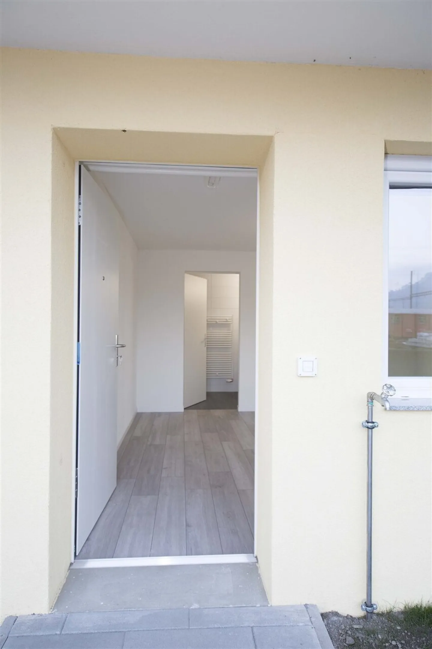 Appartamento studio ultramoderno con area salotto nel giardino! - Foto 3 di 7