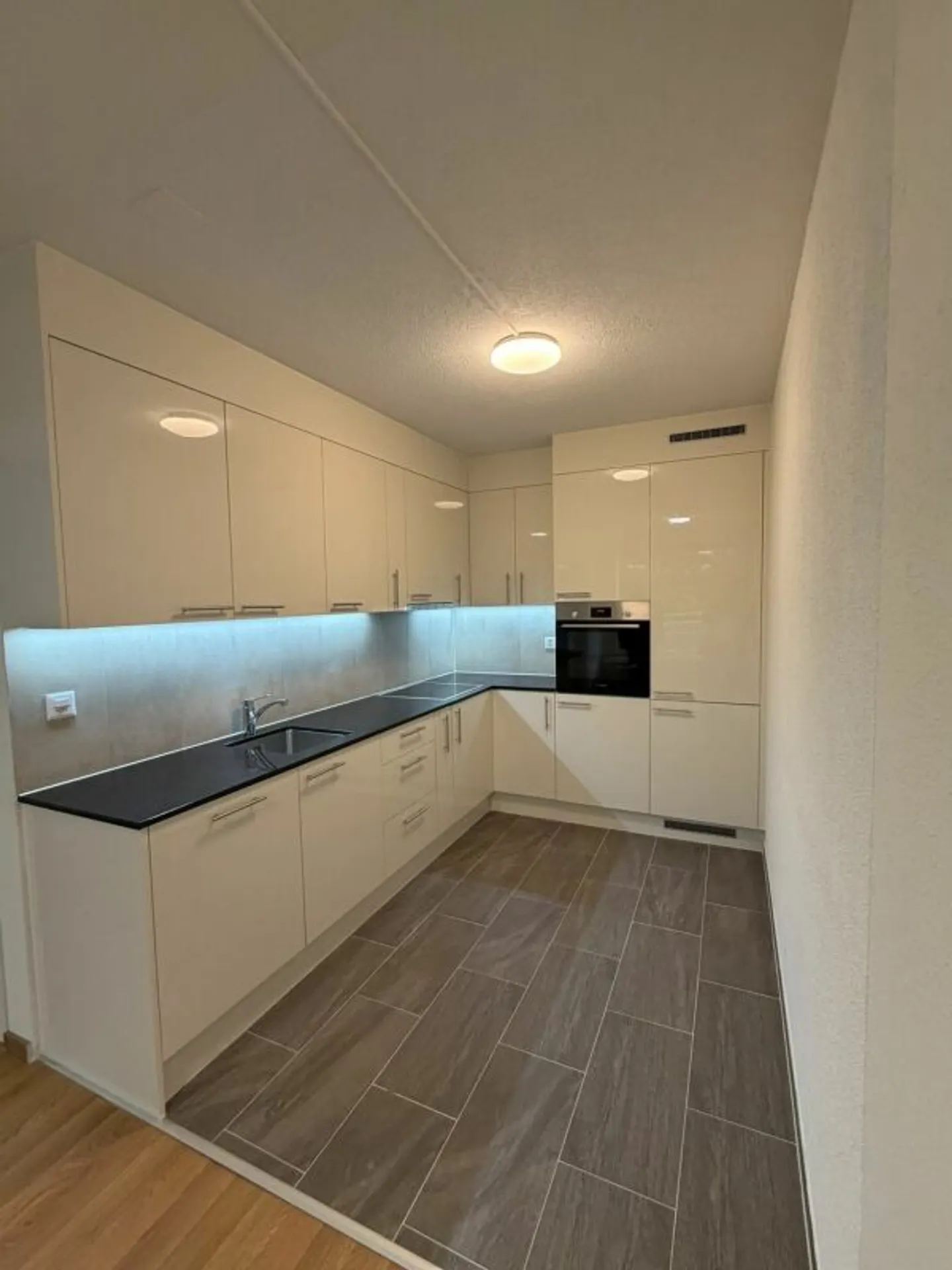 Grand et moderne appartement de 2,5 pièces à louer maintenant ! - Photo 5 sur 7