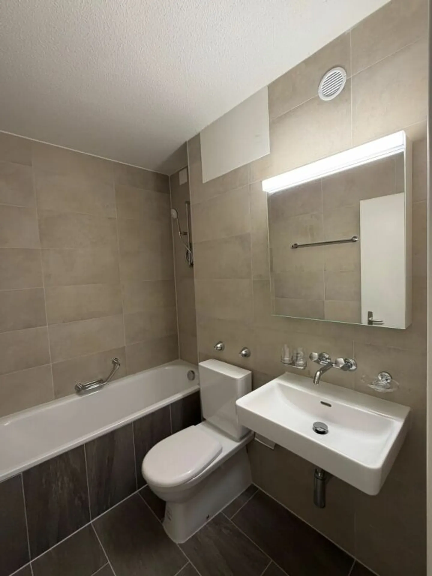 Grand et moderne appartement de 2,5 pièces à louer maintenant ! - Photo 7 sur 7
