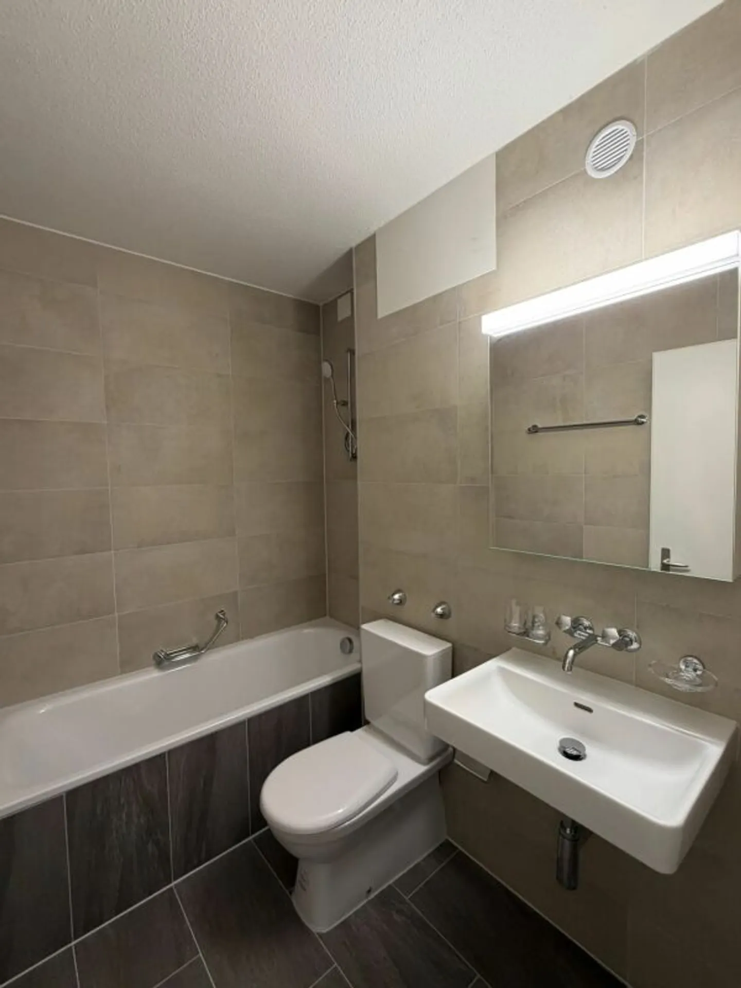 Grand et moderne appartement de 2,5 pièces à louer maintenant ! - Photo 6 sur 7