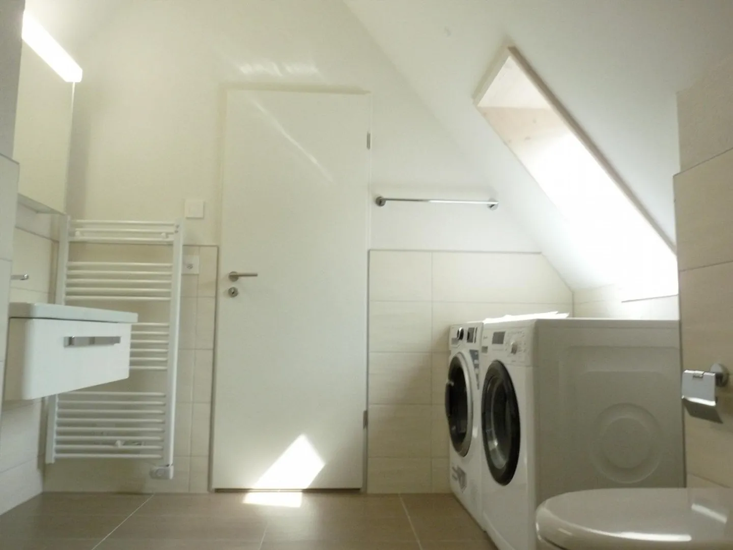 Lichtdurchflutete und moderne Maisonettewohnung - Foto 7 von 11