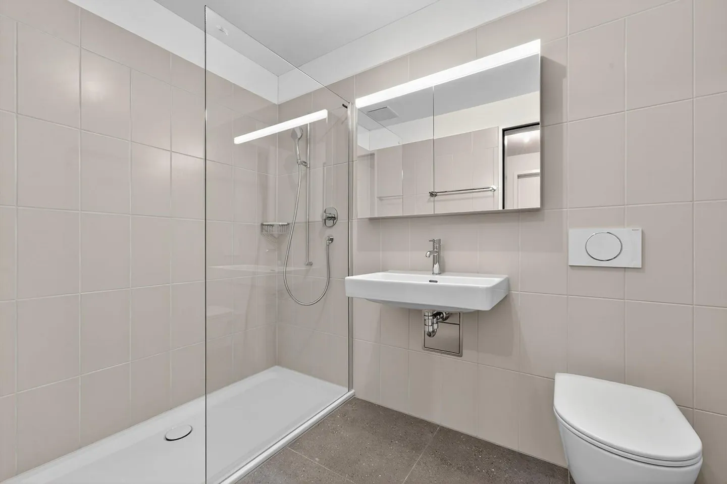 Modern 2.5-room penthouse apartment in Matten, Sarnen - Photo 5 of 9