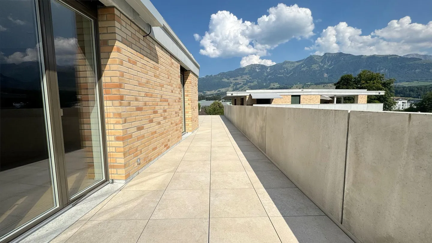 Modern 2.5-room penthouse apartment in Matten, Sarnen - Photo 8 of 9