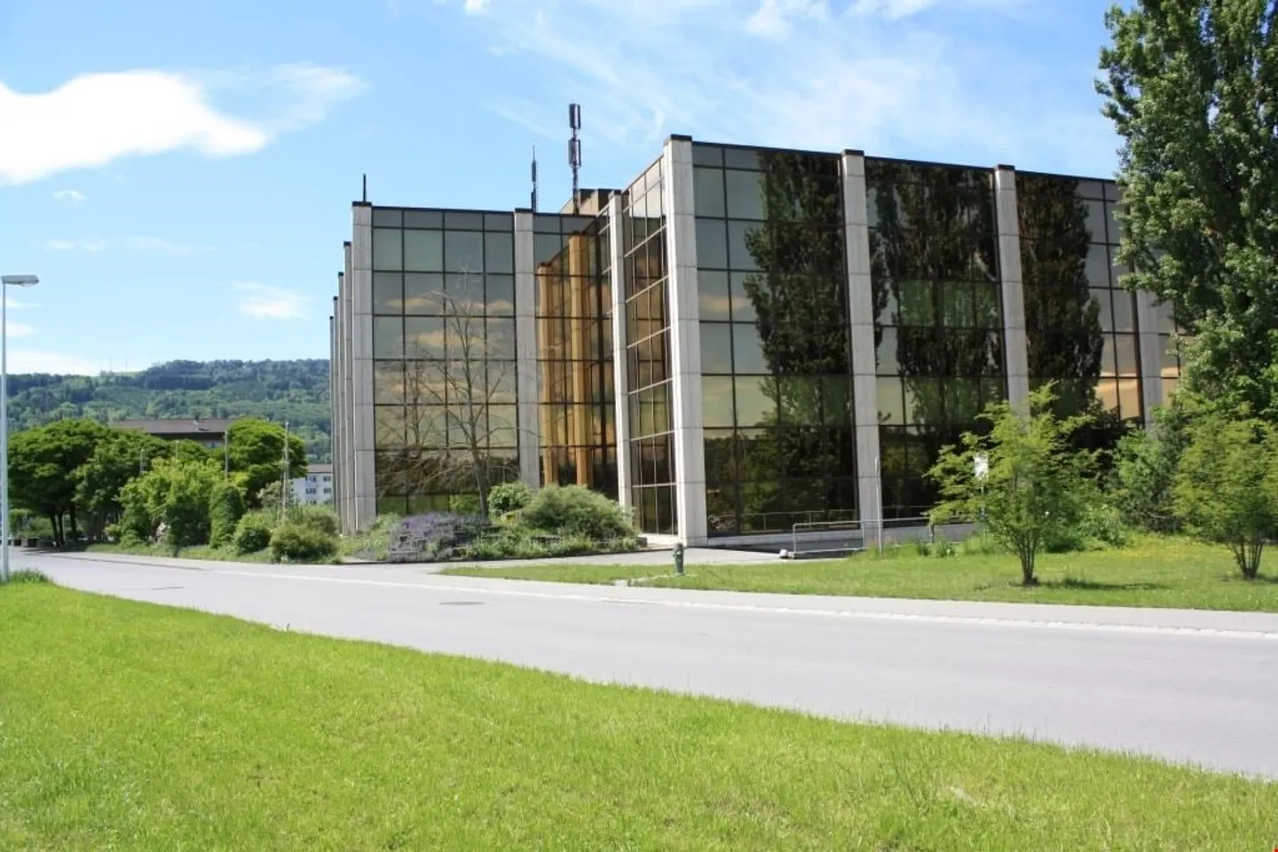 Office and Commercial Spaces in the Kolumbus Business Center - Photo 2 of 11