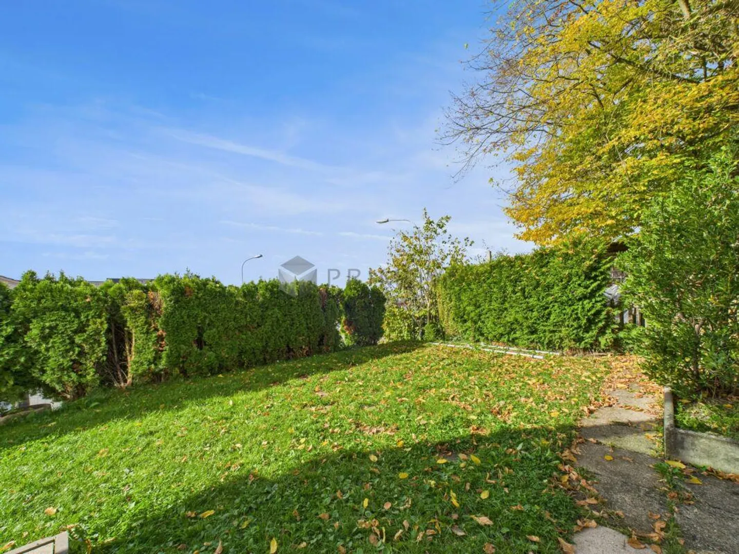 Exclusive semi-detached family house with generous living concept in a quiet location - Photo 1 of 14