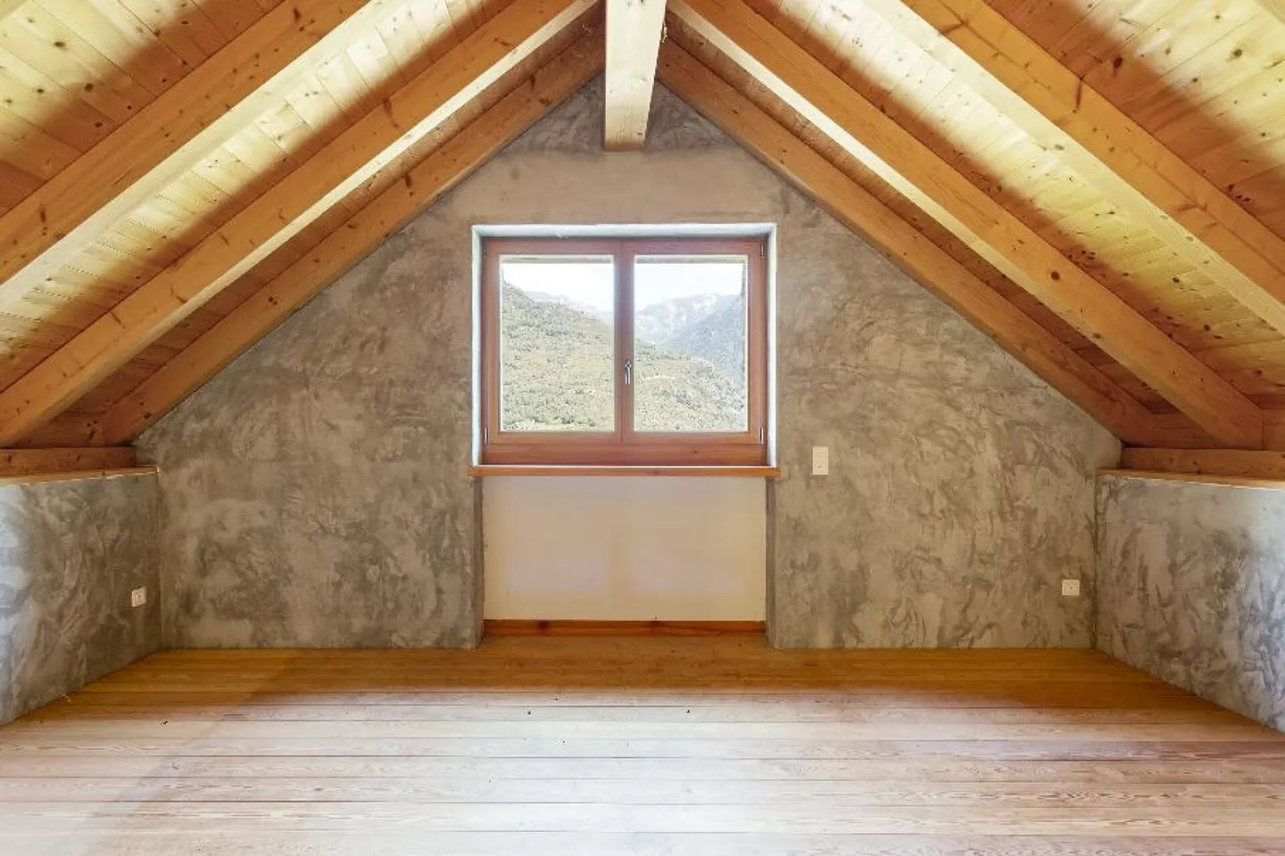 An Authentic Retreat in the Heart of the Maggia Valley - Photo 4 of 7