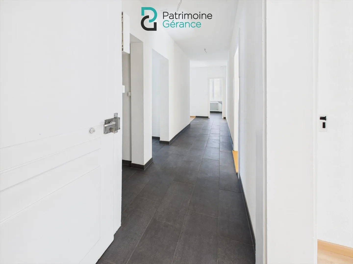 Appartamento con 4,5 stanze ristrutturato - Foto 2 di 9